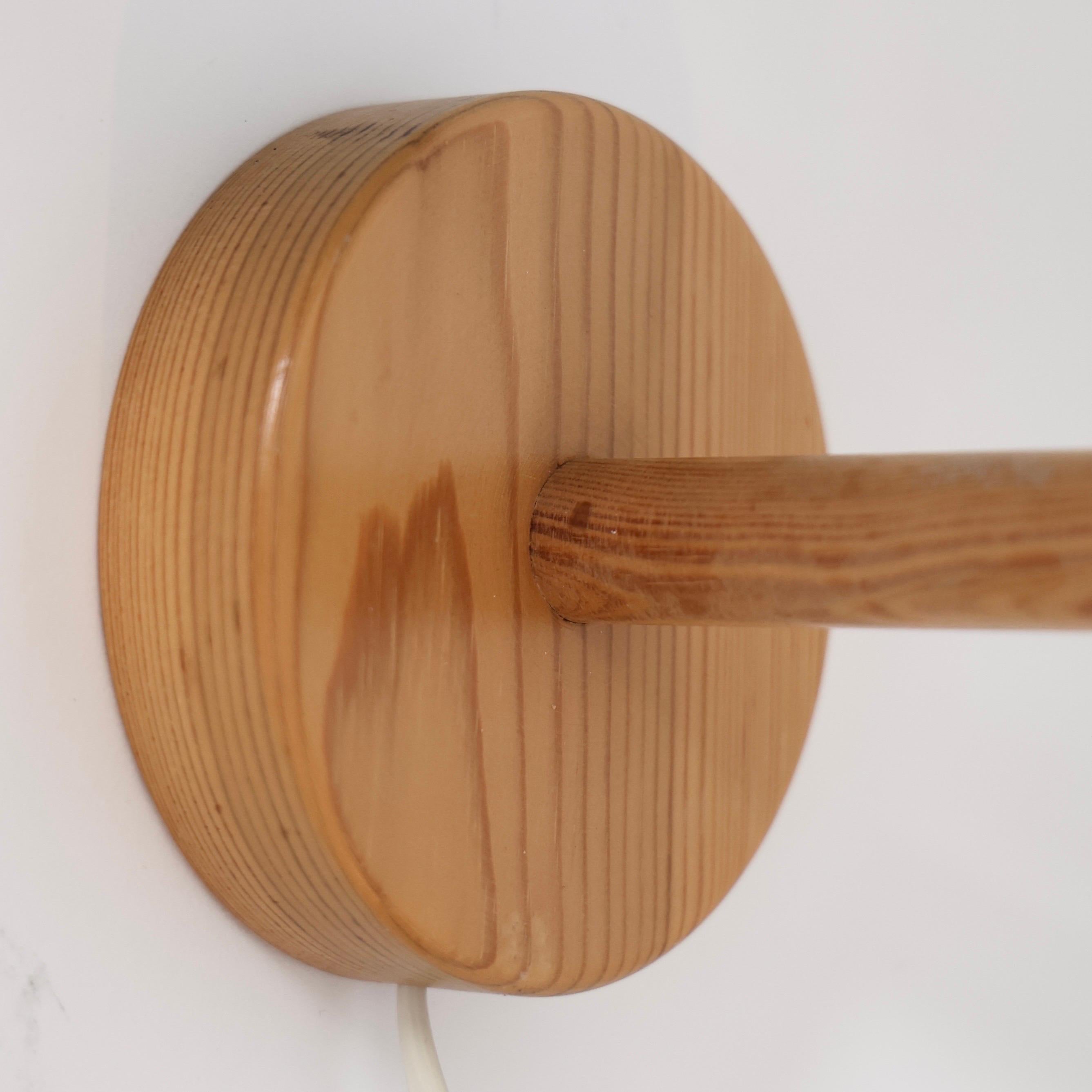 Set schwedischer Wandleuchten aus Kiefernholz von Solbackens Svarveri, Schweden, 1970er Jahre 4