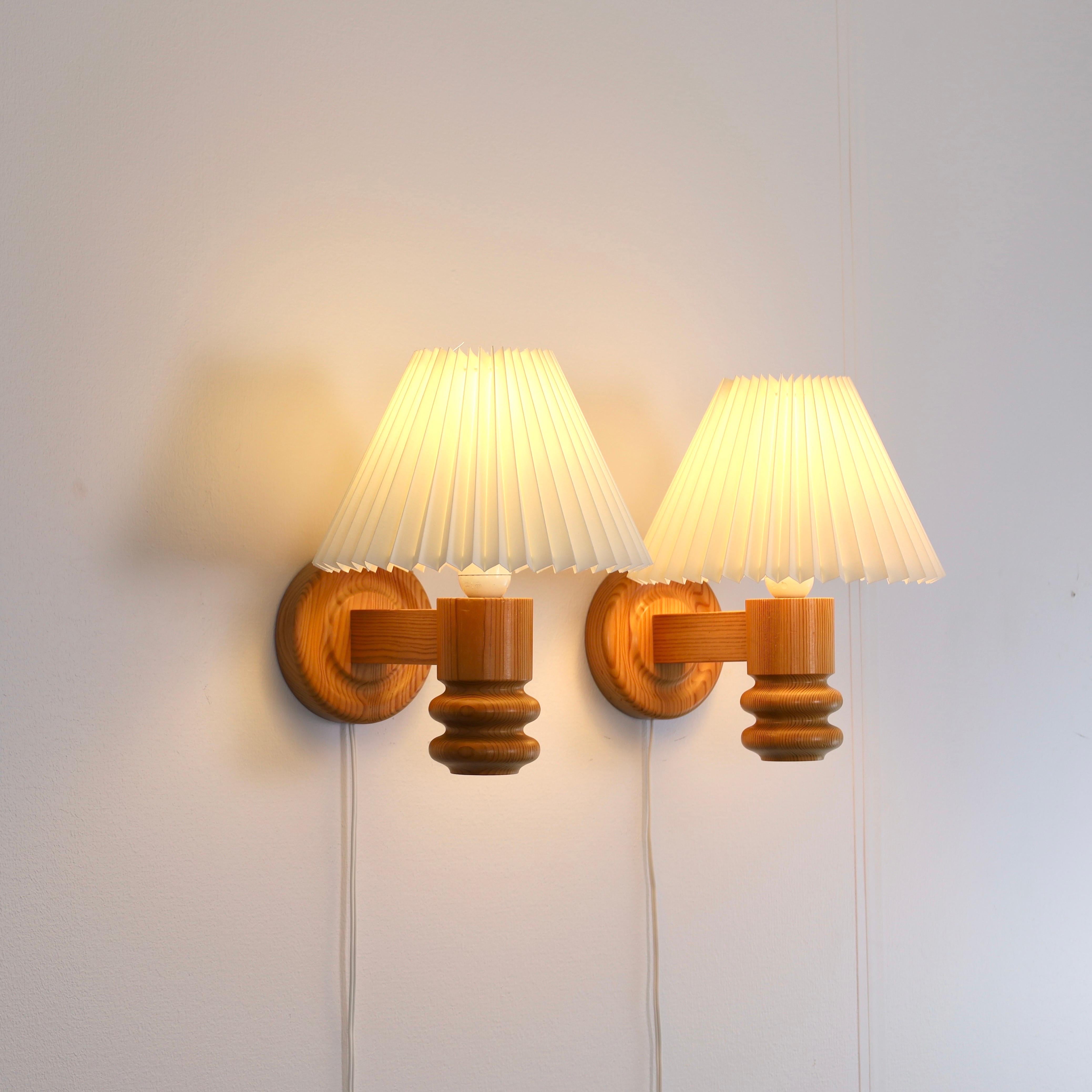 Set of Swedish Pine Wood Wall Lamps by Solbackens Svarveri, Sweden, 1970s In Fair Condition For Sale In Værløse, DK