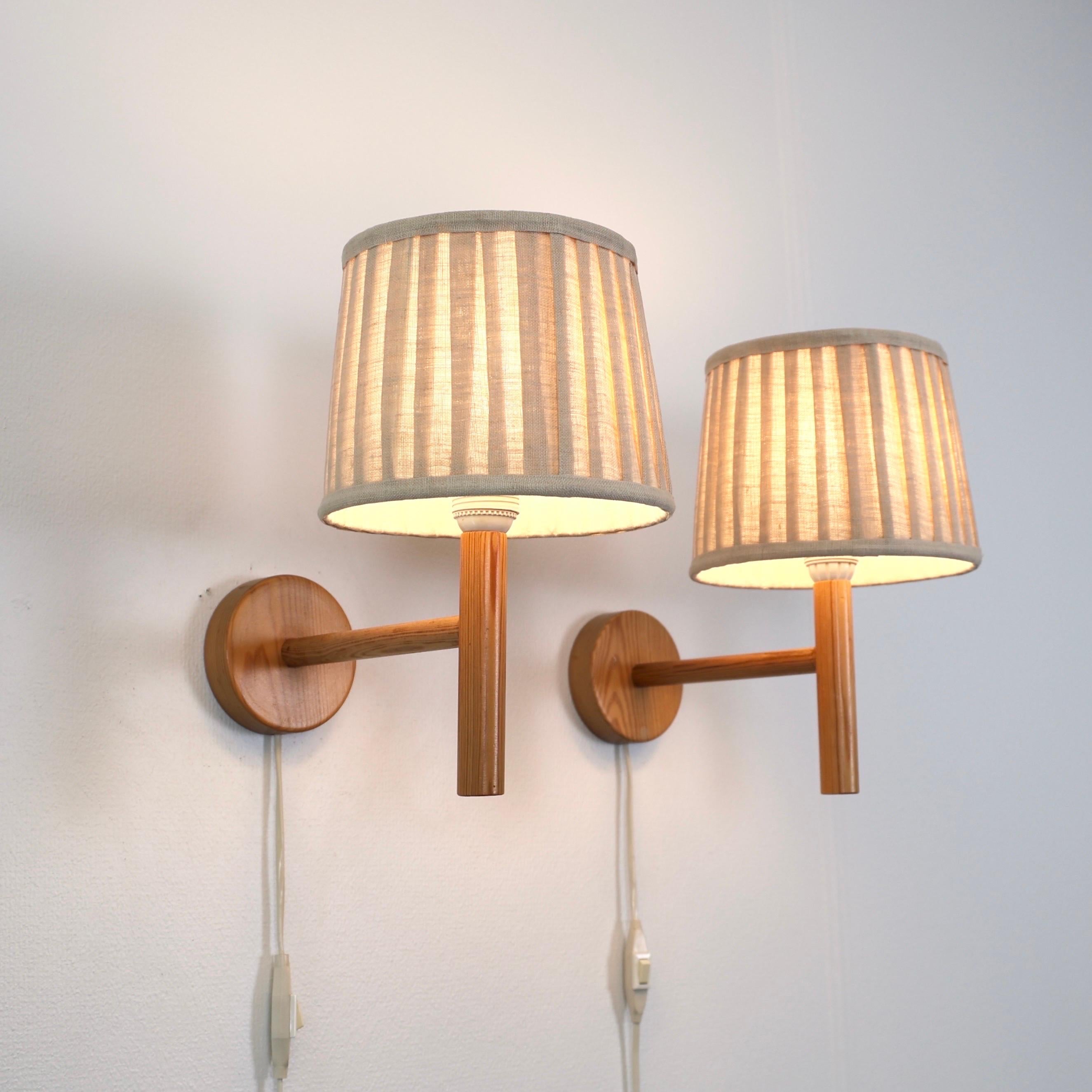 Set schwedischer Wandleuchten aus Kiefernholz von Solbackens Svarveri, Schweden, 1970er Jahre (Skandinavische Moderne)