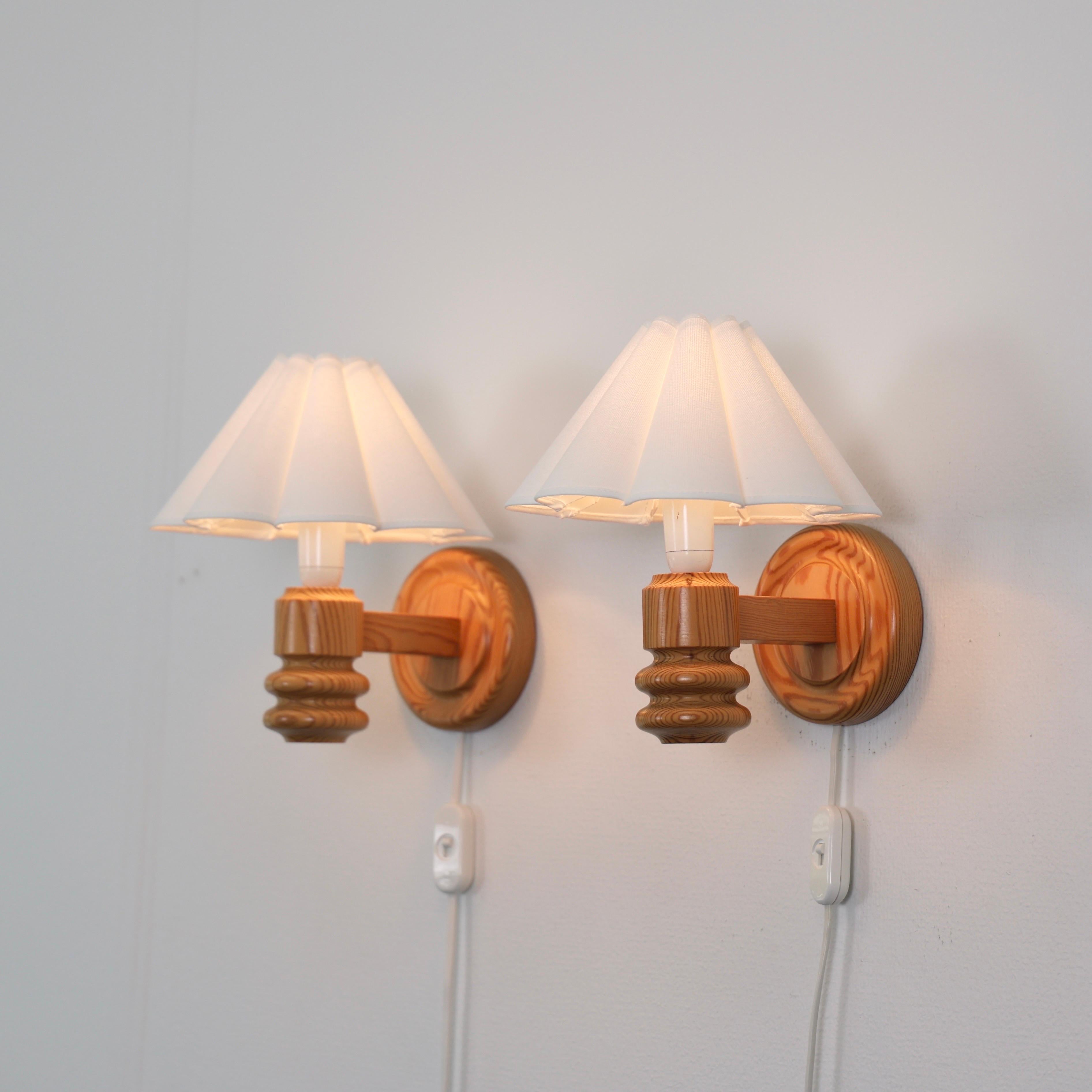 Set of Swedish Pine Wood Wall Lamps by Solbackens Svarveri, Sweden, 1970s In Good Condition For Sale In Værløse, DK
