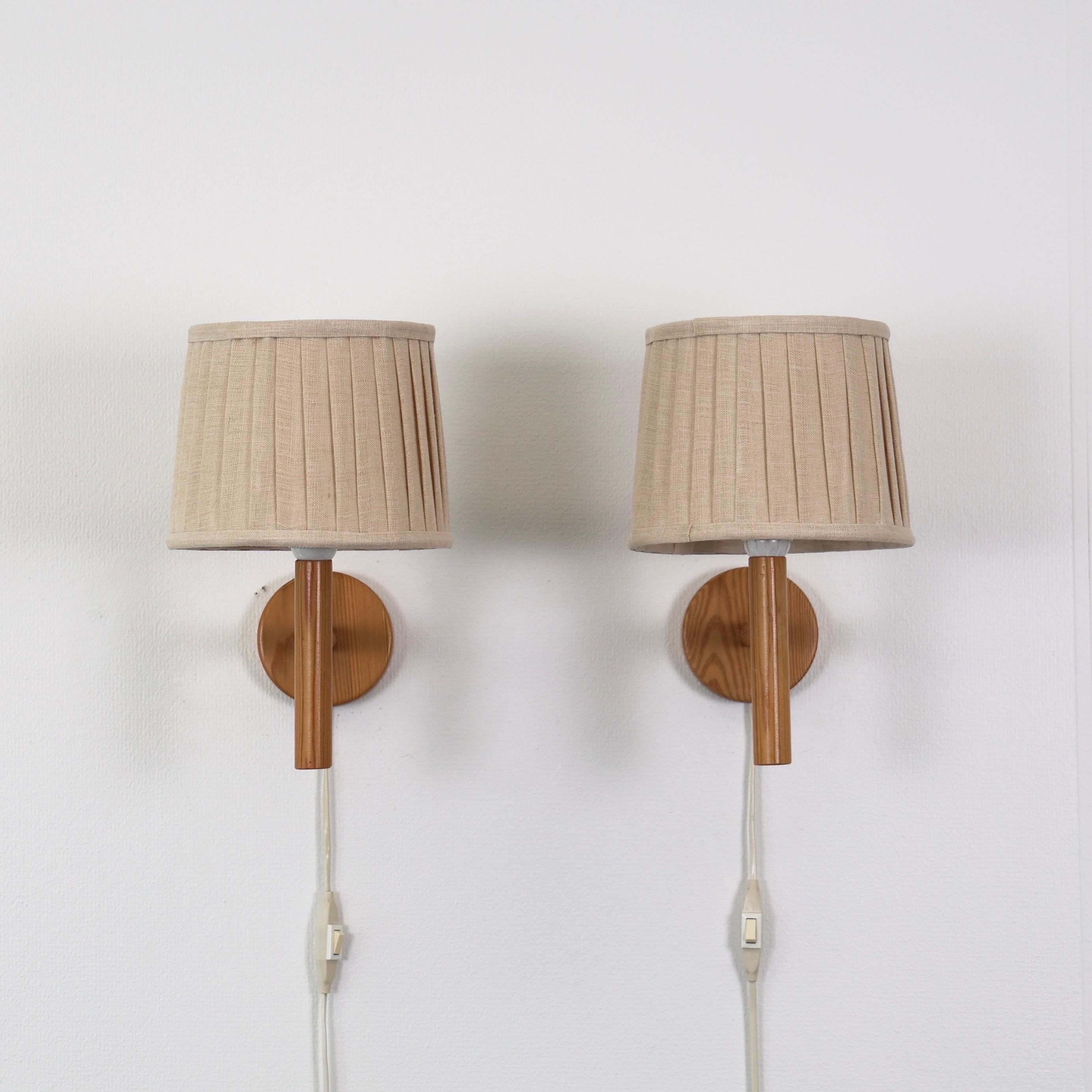 Set schwedischer Wandleuchten aus Kiefernholz von Solbackens Svarveri, Schweden, 1970er Jahre (Schwedisch)