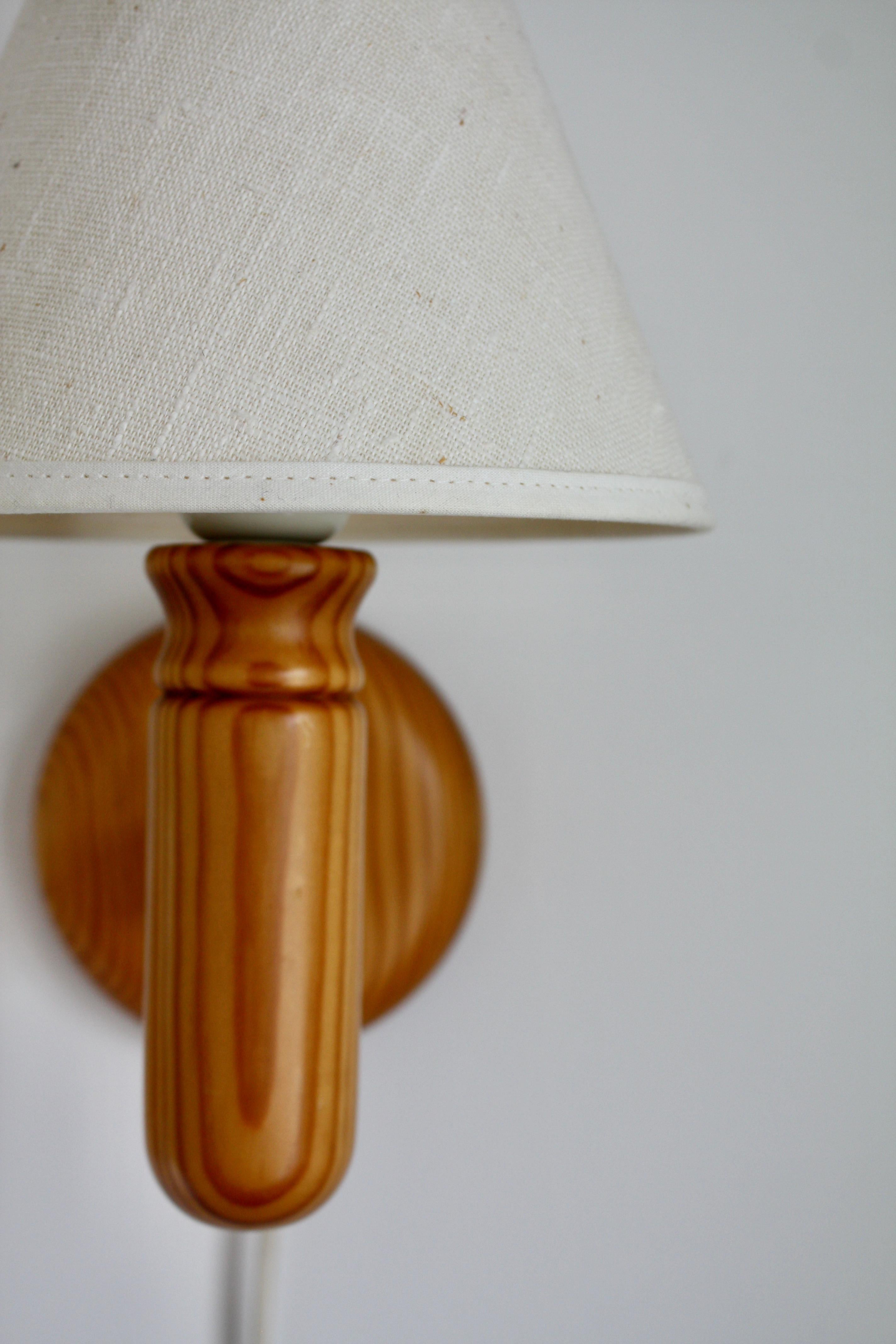 Set of Swedish Pine Wood Wall Lamps by Vigan, 1970s In Good Condition For Sale In Västra Frölunda, SE