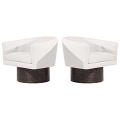 Ensemble de chaises pivotantes sur des supports en noyer par Milo Baughman, C.C. 1970