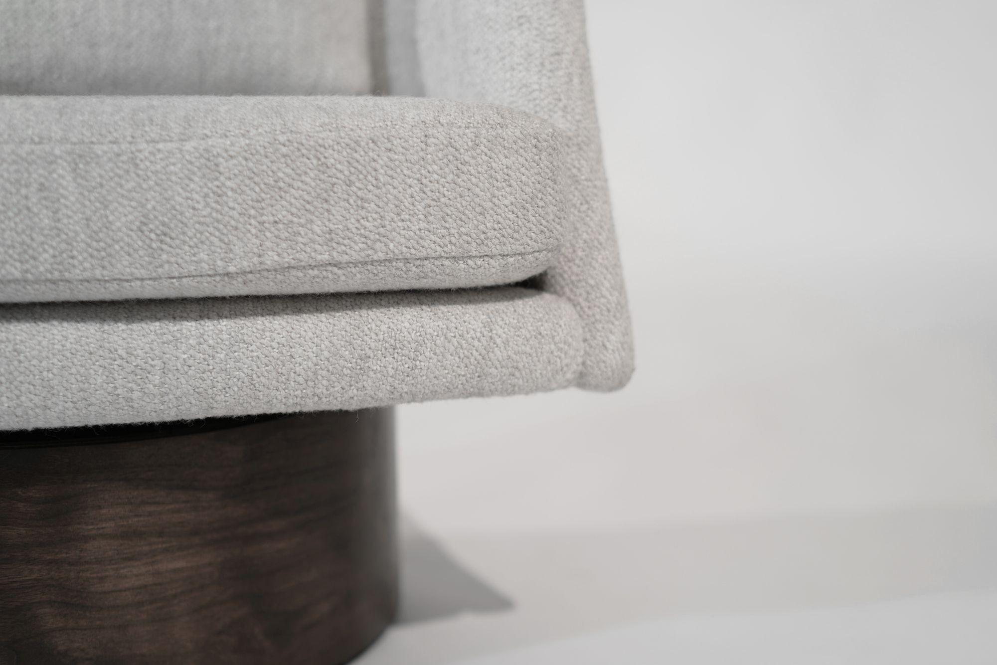 Ensemble de fauteuils pivotants sur supports en noyer par Leon Rosen, C. 1970 en vente 4