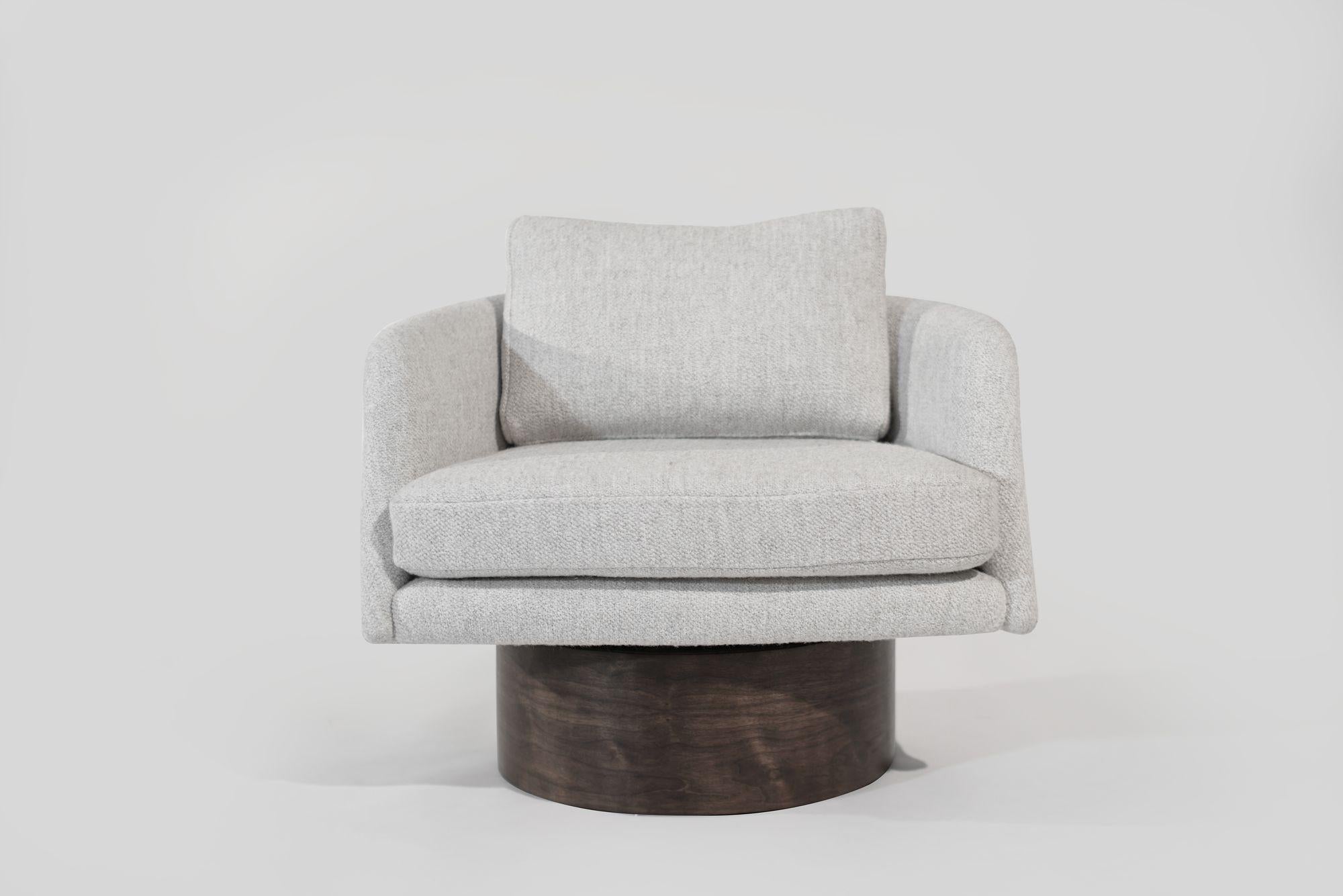 Laine Ensemble de fauteuils pivotants sur supports en noyer par Leon Rosen, C. 1970 en vente