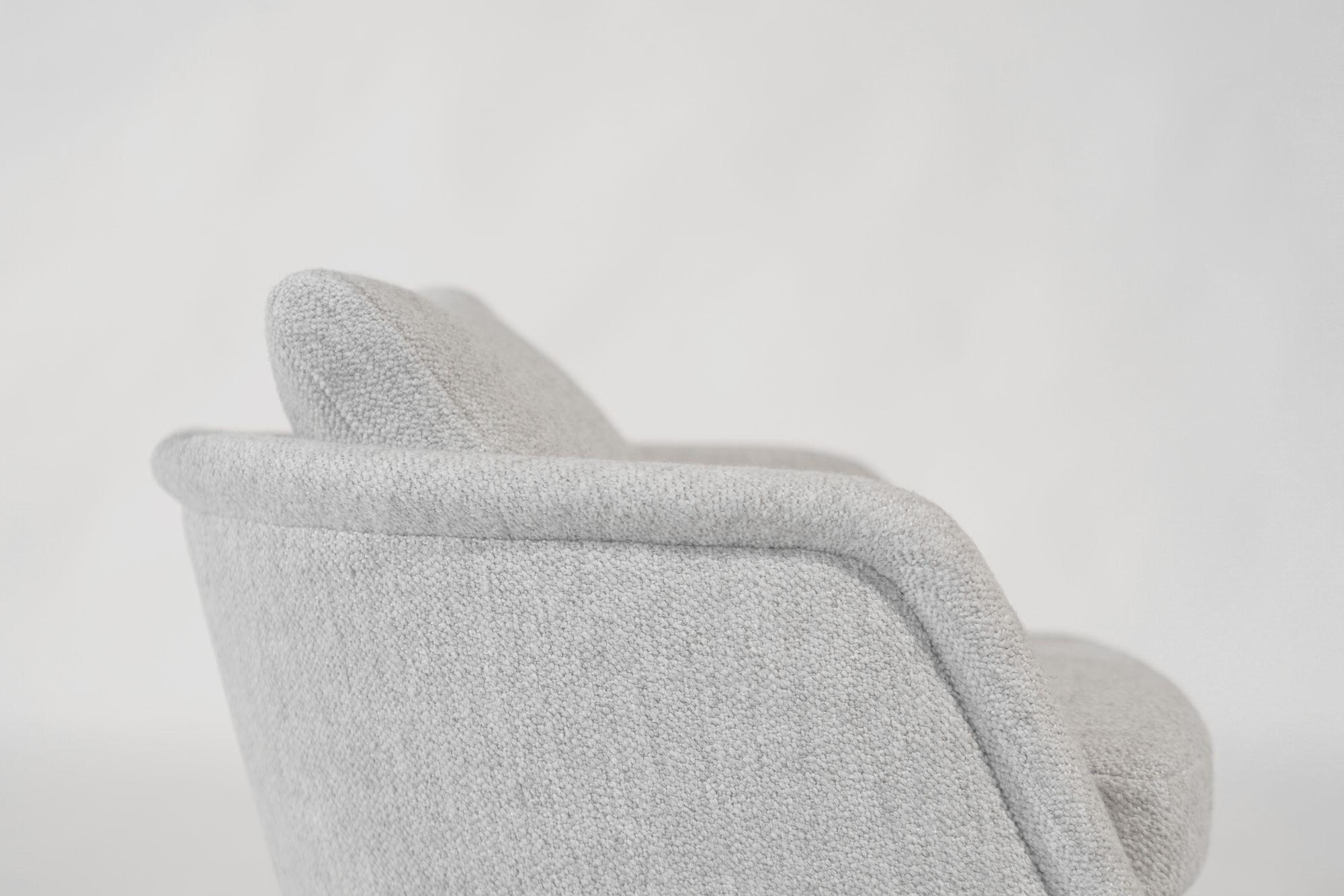 Ensemble de fauteuils pivotants sur supports en noyer par Leon Rosen, C. 1970 en vente 2