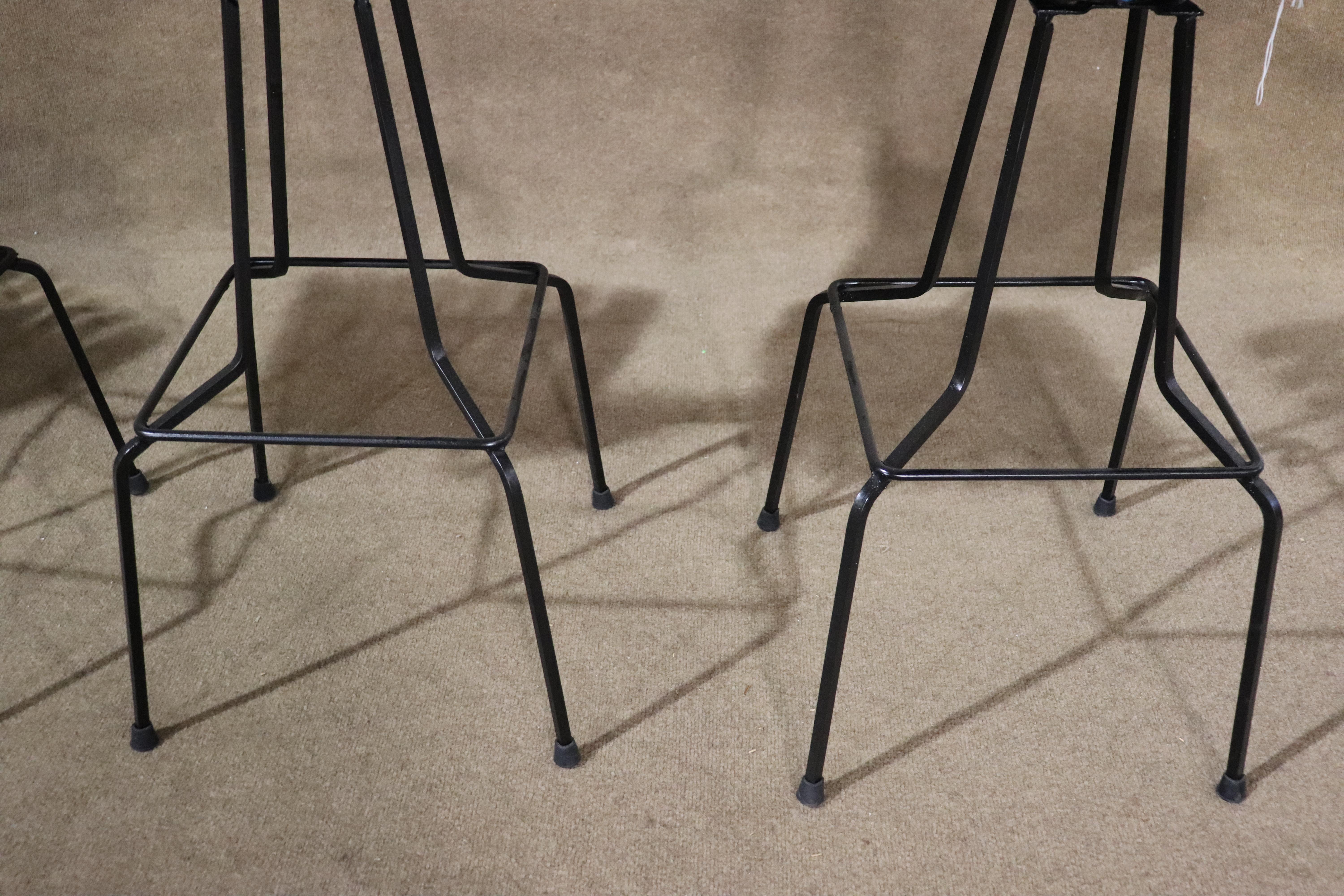 Ensemble de tabourets pivotants en bois à lattes en vente 7