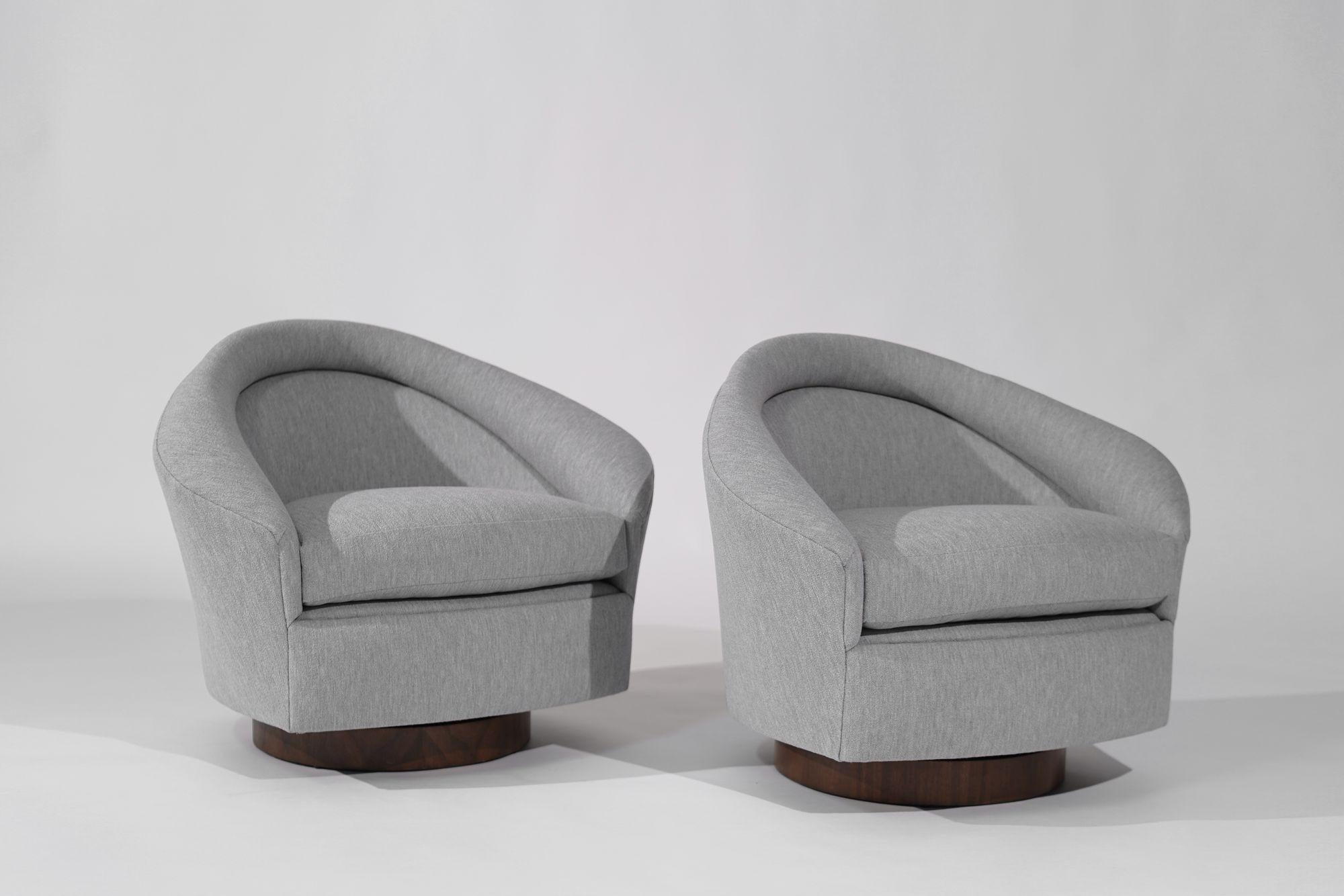 20ième siècle Ensemble de chaises longues pivotantes et inclinables par Adrian Pearsall, C.C. 1950s en vente