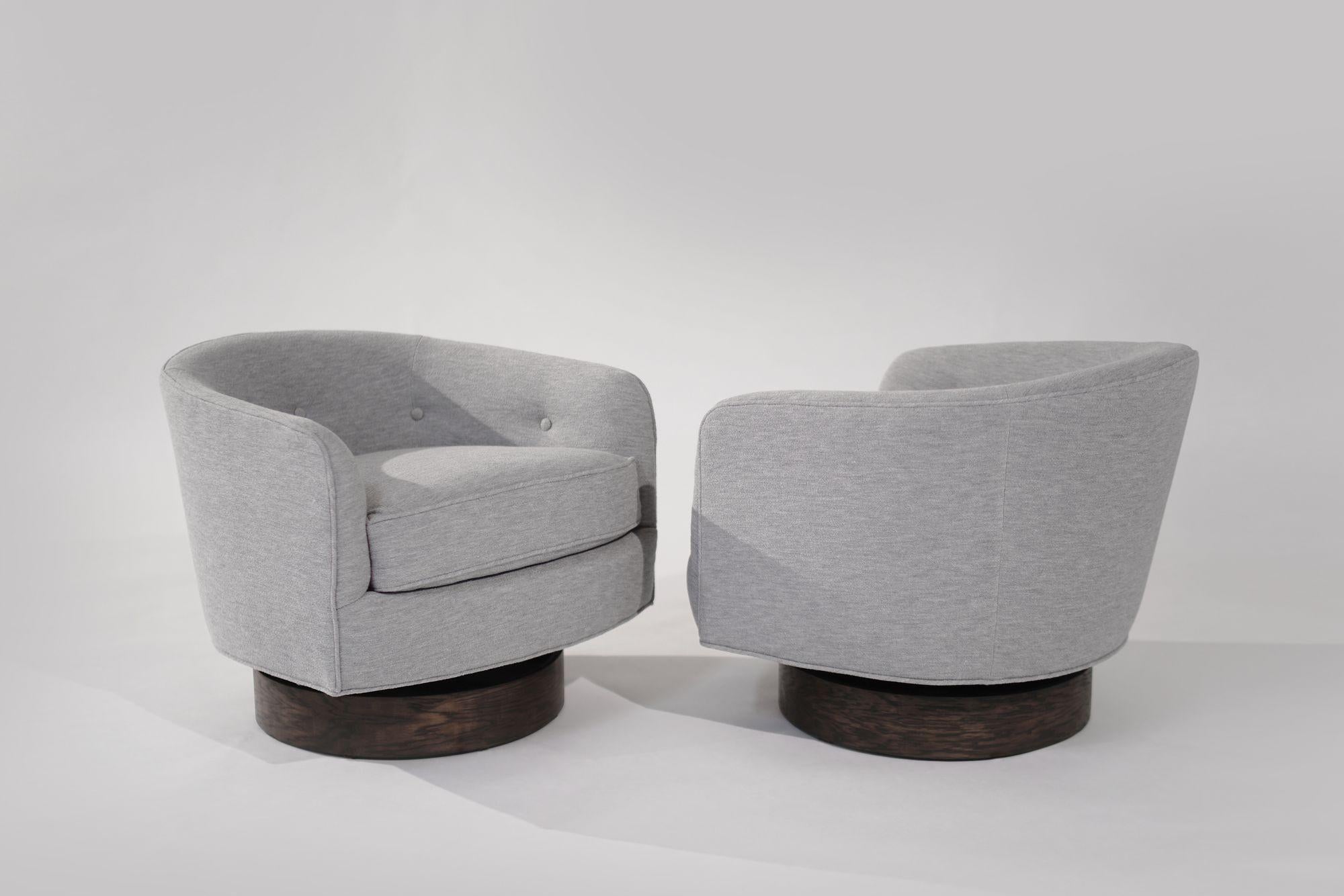 Mid-Century Modern Set of Swivel Tilt Lounge Chairs by Milo Baughman, C. 1960s For Sale