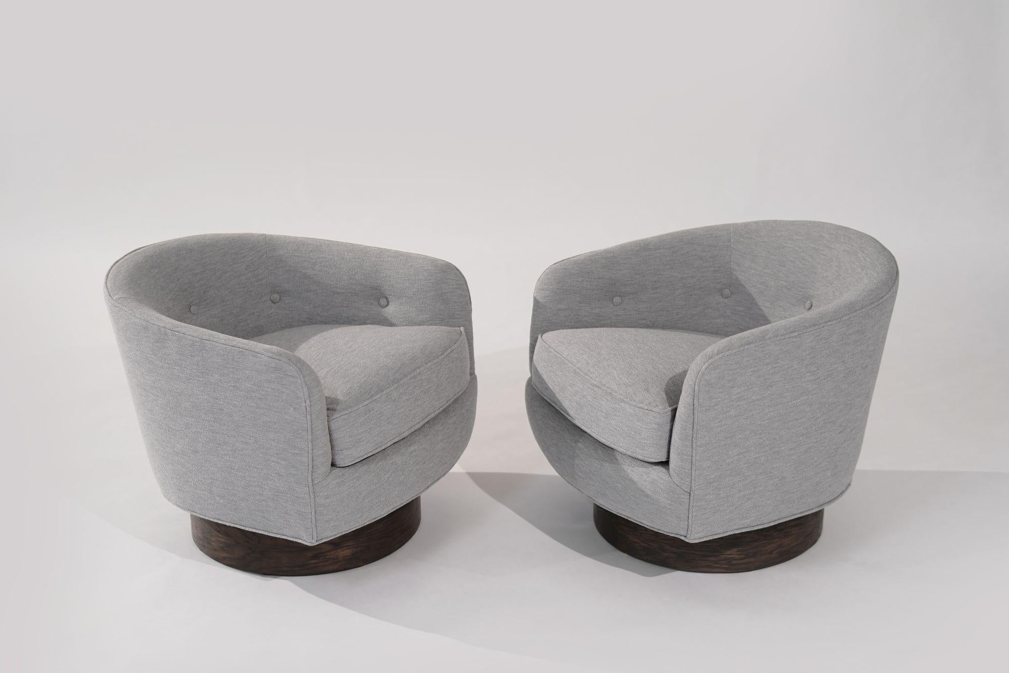 American Set of Swivel Tilt Lounge Chairs by Milo Baughman, C. 1960s For Sale