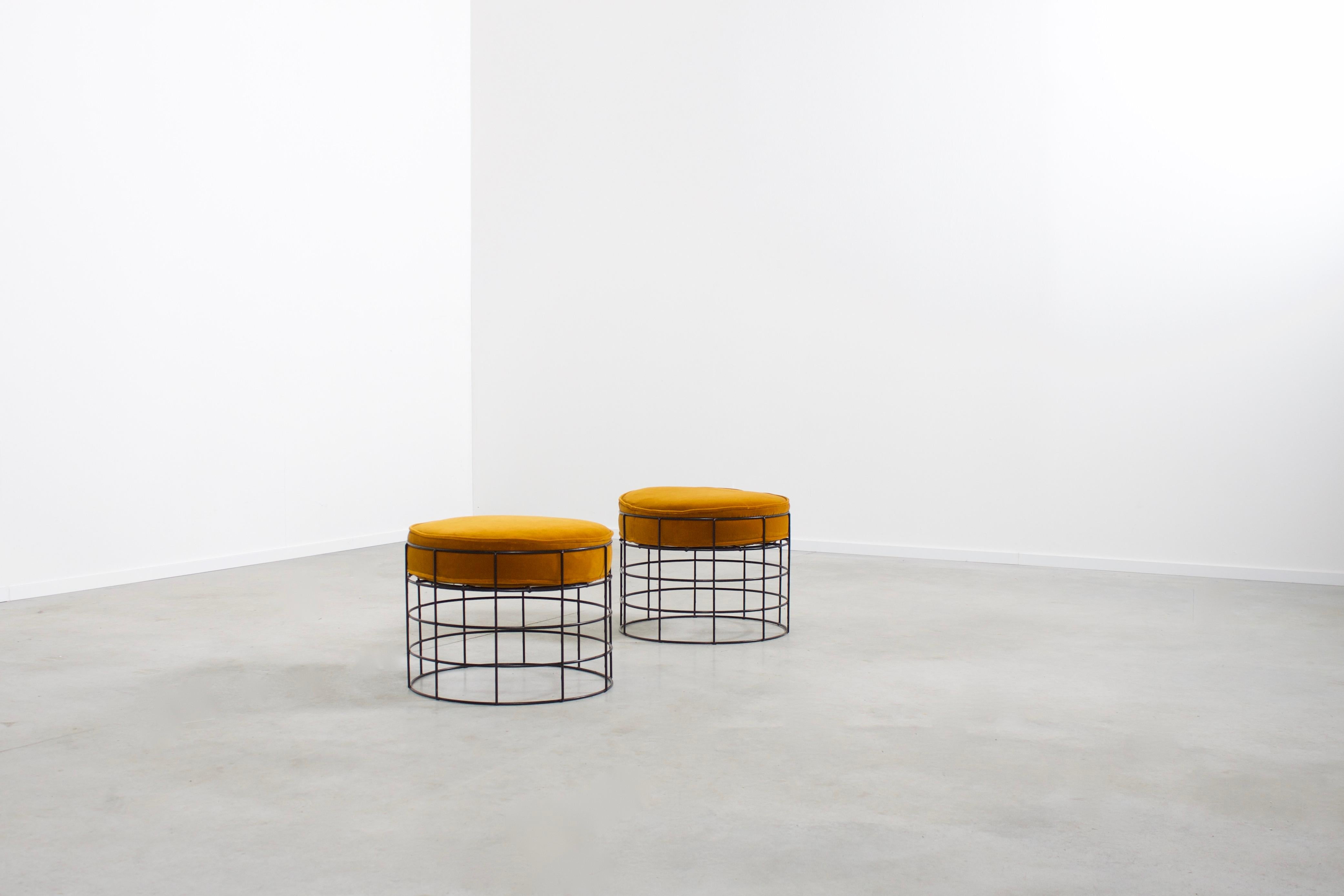Set of T1 wire stools in very good condition. 

Designed by Verner Panton in the 1950s 

Produced by Plus Linje Copenhagen

Black lacquered wire frame with a round seats 

The seats are reupholstered in a gold colored thick velours.

Verner Panton,