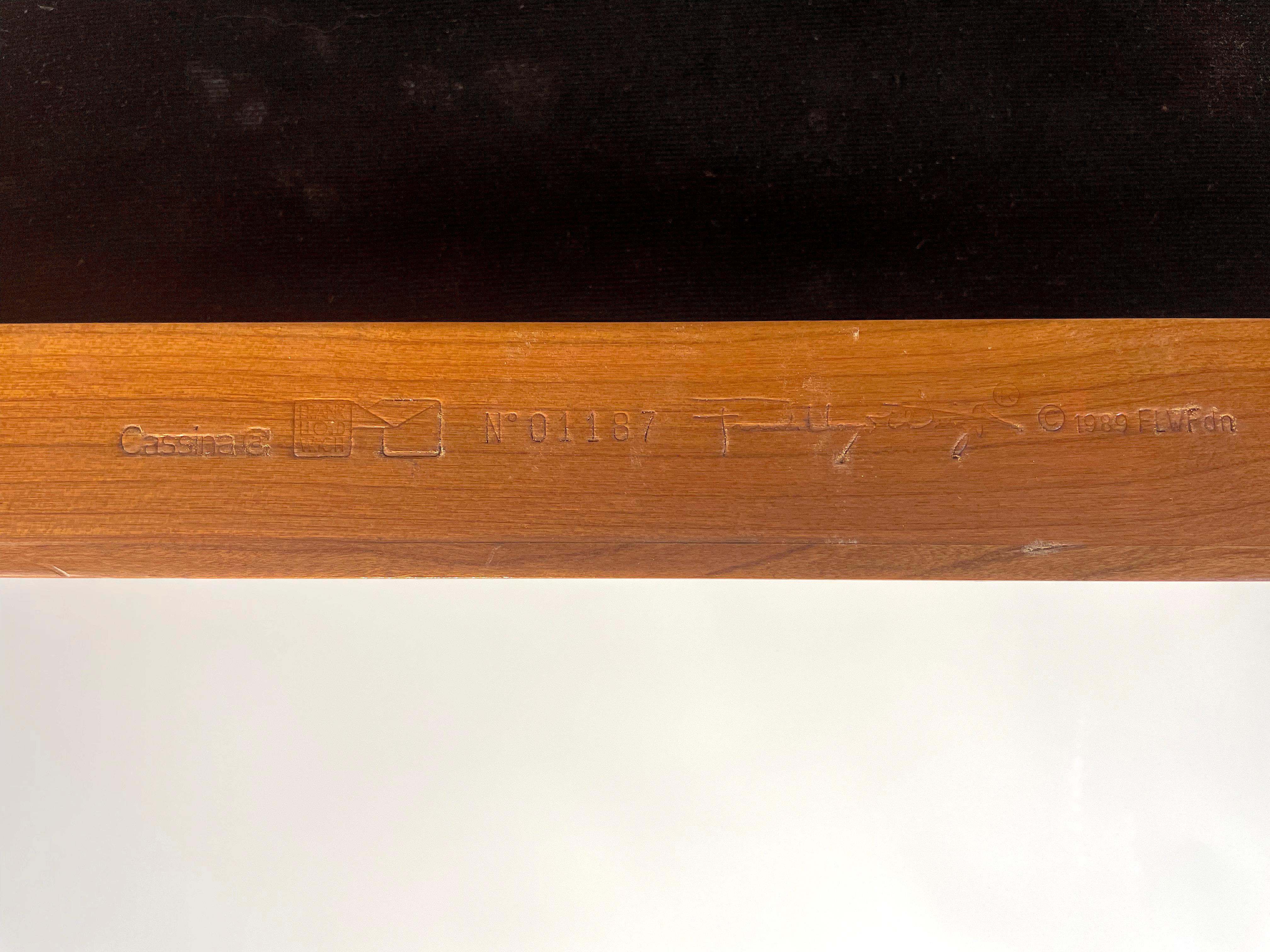 Ensemble de tables et de 8 chaises de F. Lloyd Wright pour CASSINA, 1980 en vente 2