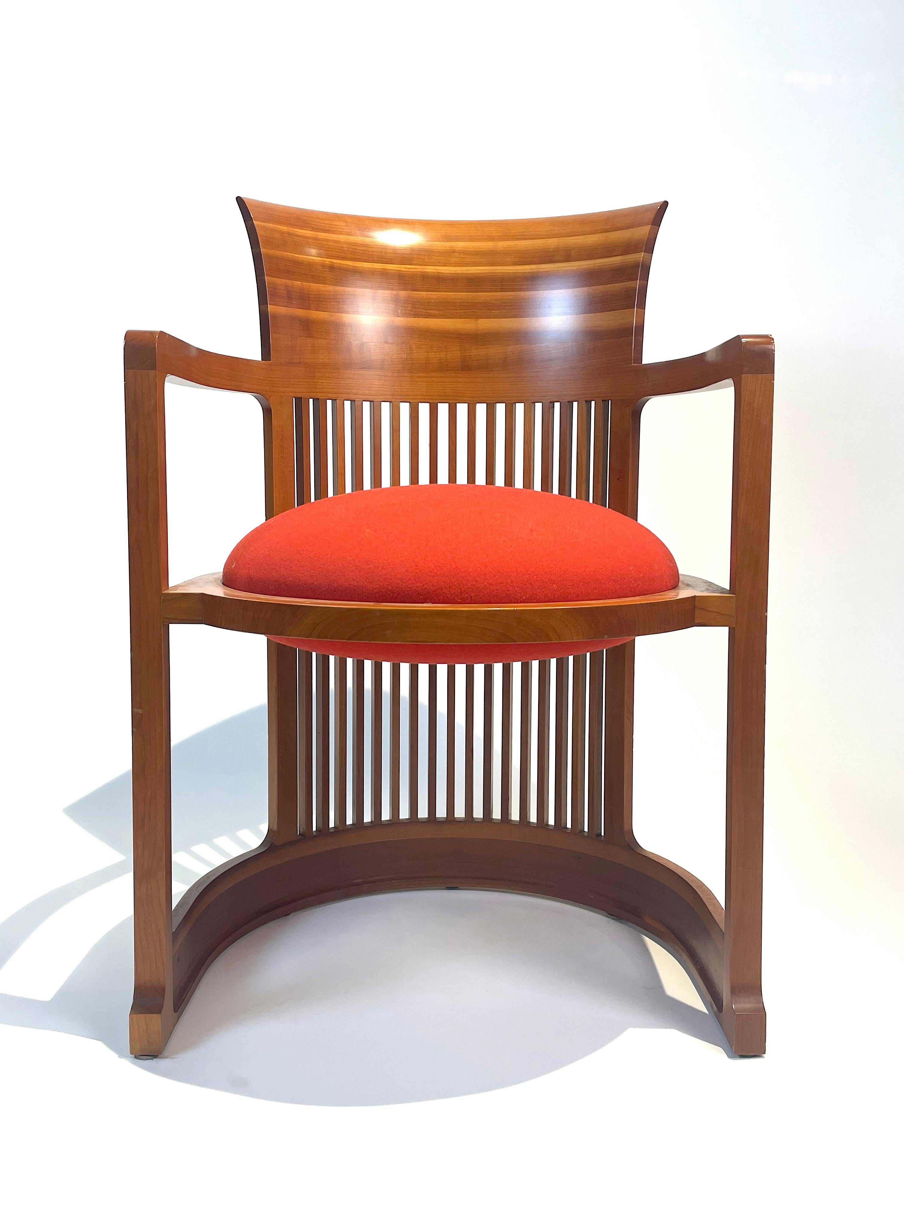 Ensemble de tables et de 8 chaises de F. Lloyd Wright pour CASSINA, 1980 en vente 3