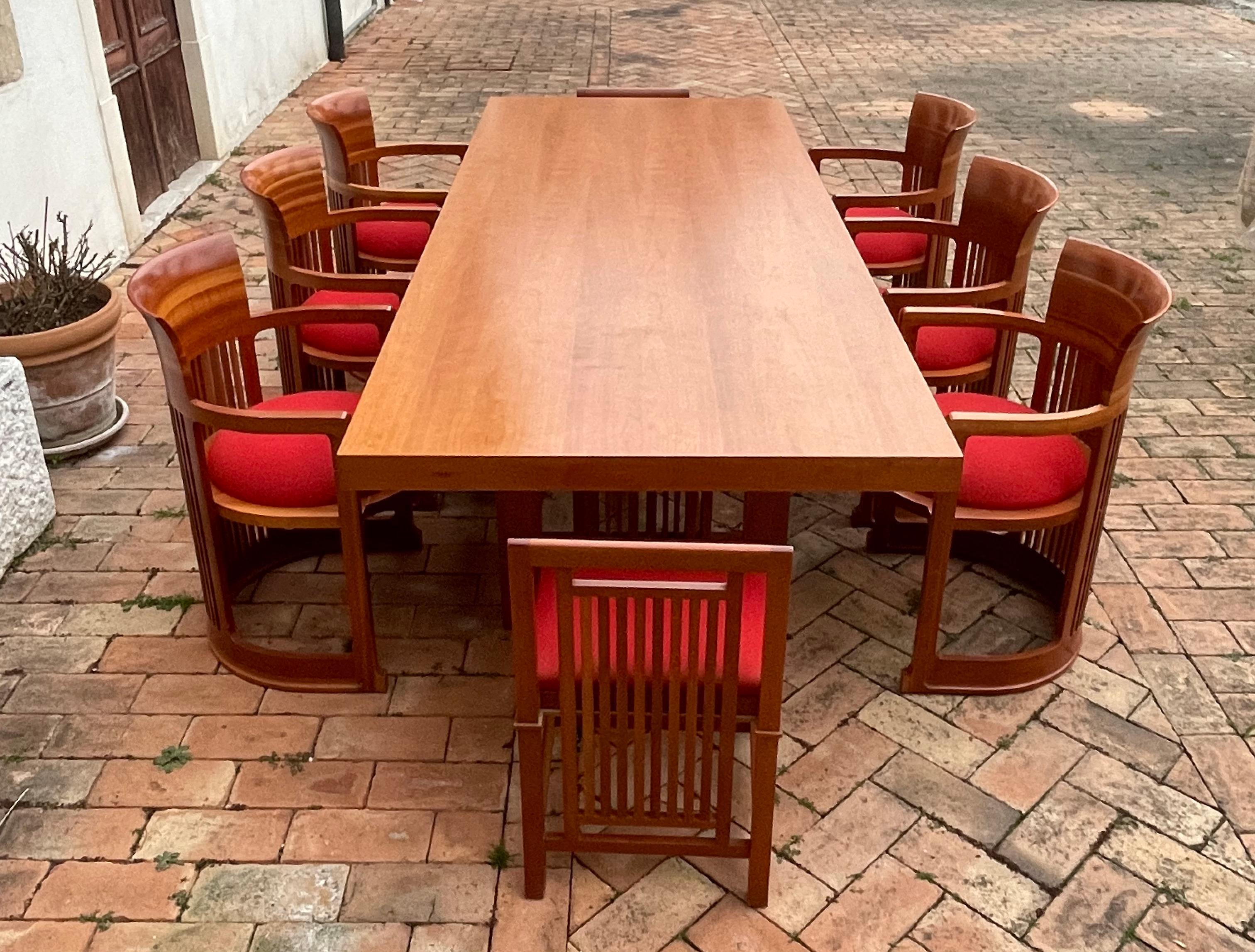Set aus Tisch und 8 Stühlen von F. Lloyd Wright für CASSINA, 1980er Jahre (Sonstiges) im Angebot