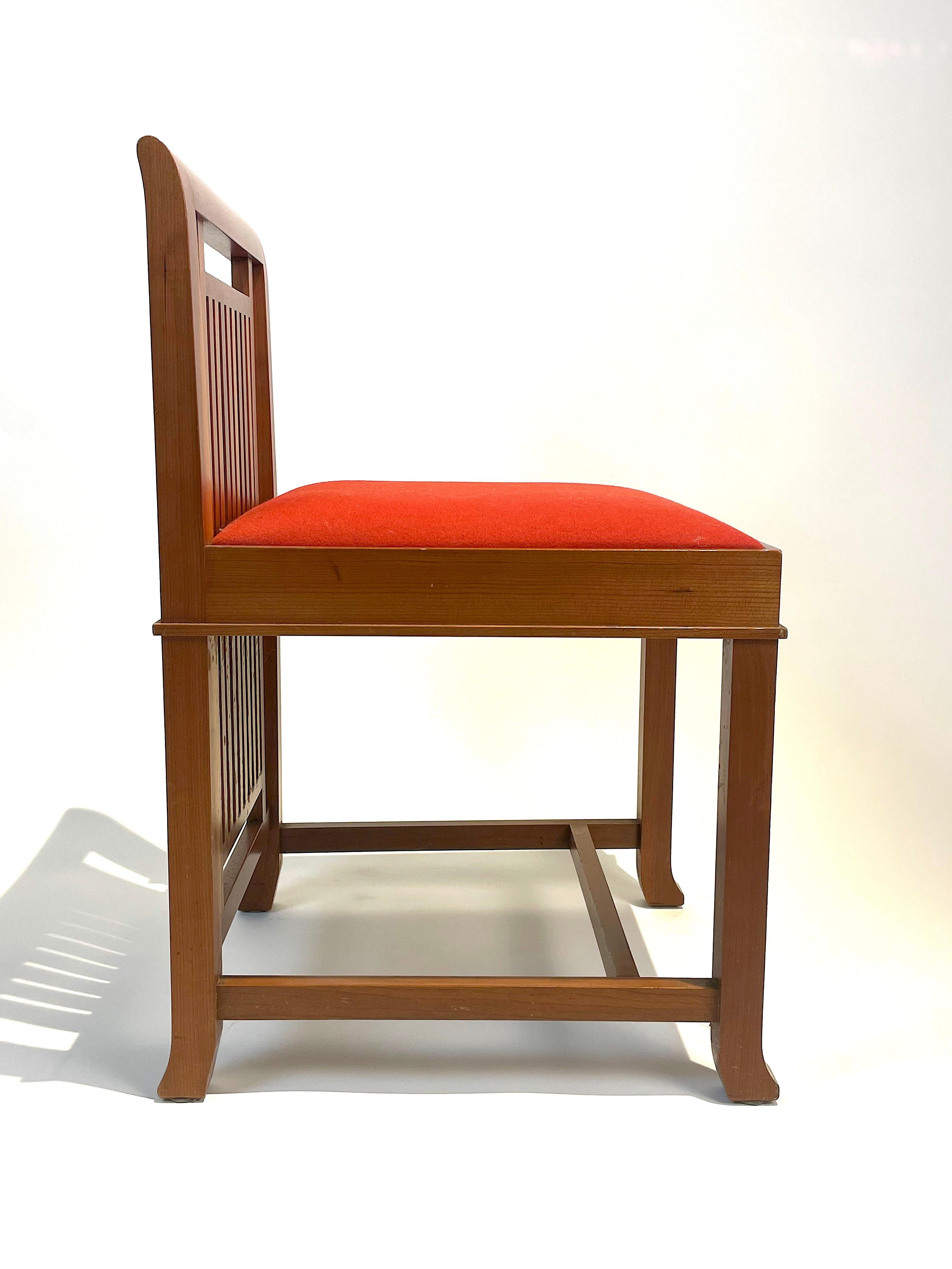 Tissu Ensemble de tables et de 8 chaises de F. Lloyd Wright pour CASSINA, 1980 en vente