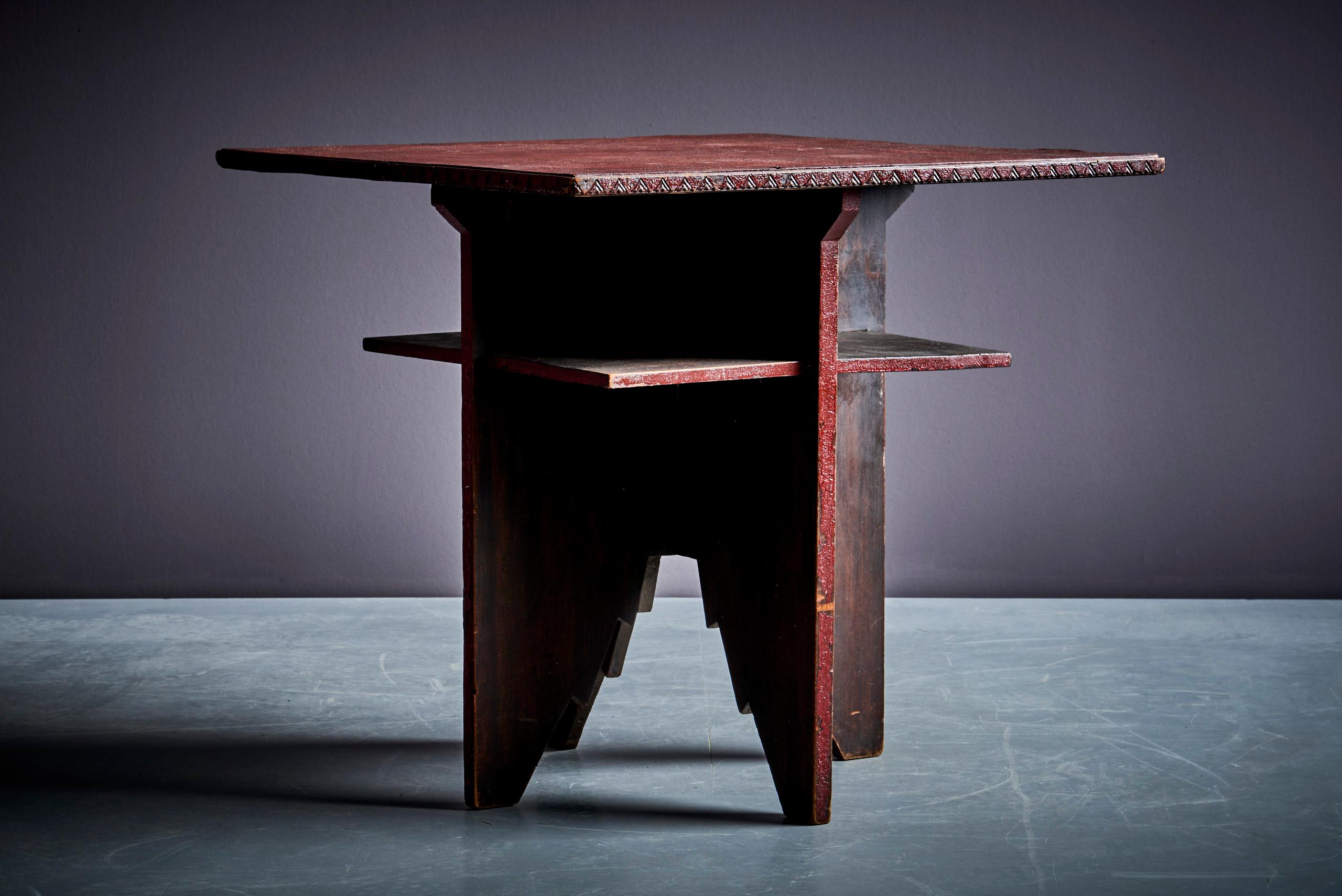 1920's Turin School design movement Set of Table and two Stools For Sale 4