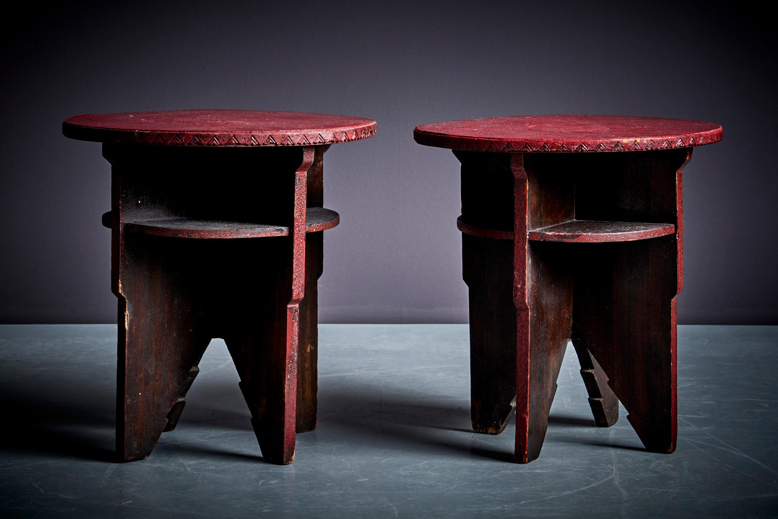 1920's Turin School design movement Set of Table and two Stools In Fair Condition For Sale In Berlin, DE