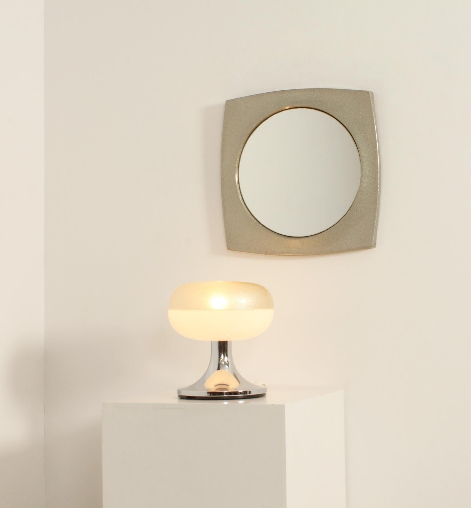 Conjunto de lámpara de mesa y espejo en fibra de vidrio, España, años 70 en venta 6