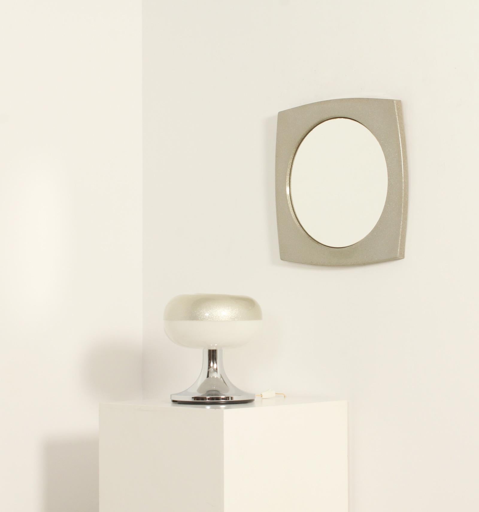 Conjunto de lámpara de mesa y espejo en fibra de vidrio, España, años 70 Moderno en venta