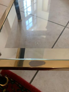 Ensemble de tables sur verre et laiton, années 1980