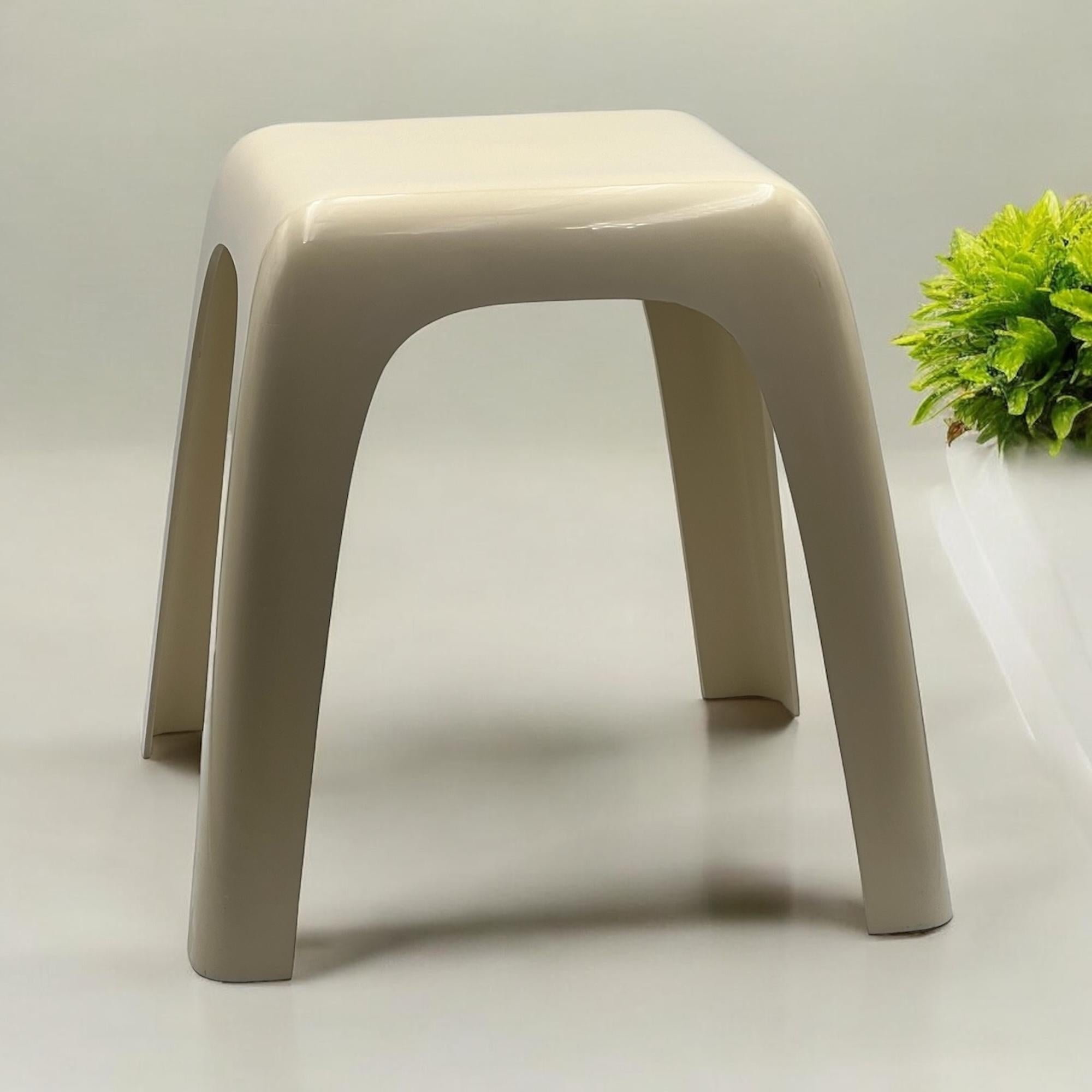 Set of tables / stools SMALL by Castiglioni Gaviraghi and Lanza for Valenti, 80s In Good Condition In San Benedetto Del Tronto, IT