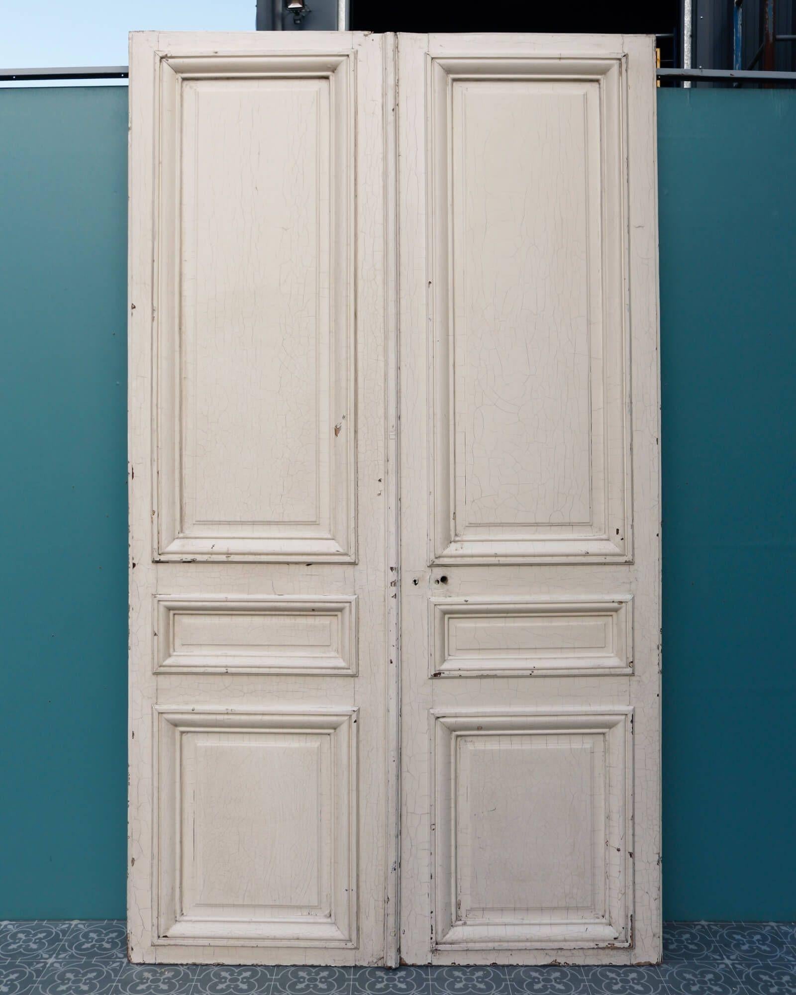 Ensemble de grandes portes doubles anciennes de style Louis XVI en vente 1