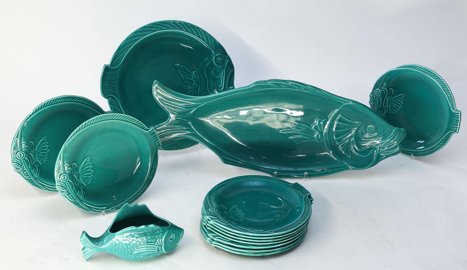 Mid-20th Century Set of Teal Fish-Shape Ceramic Dishes For Sale