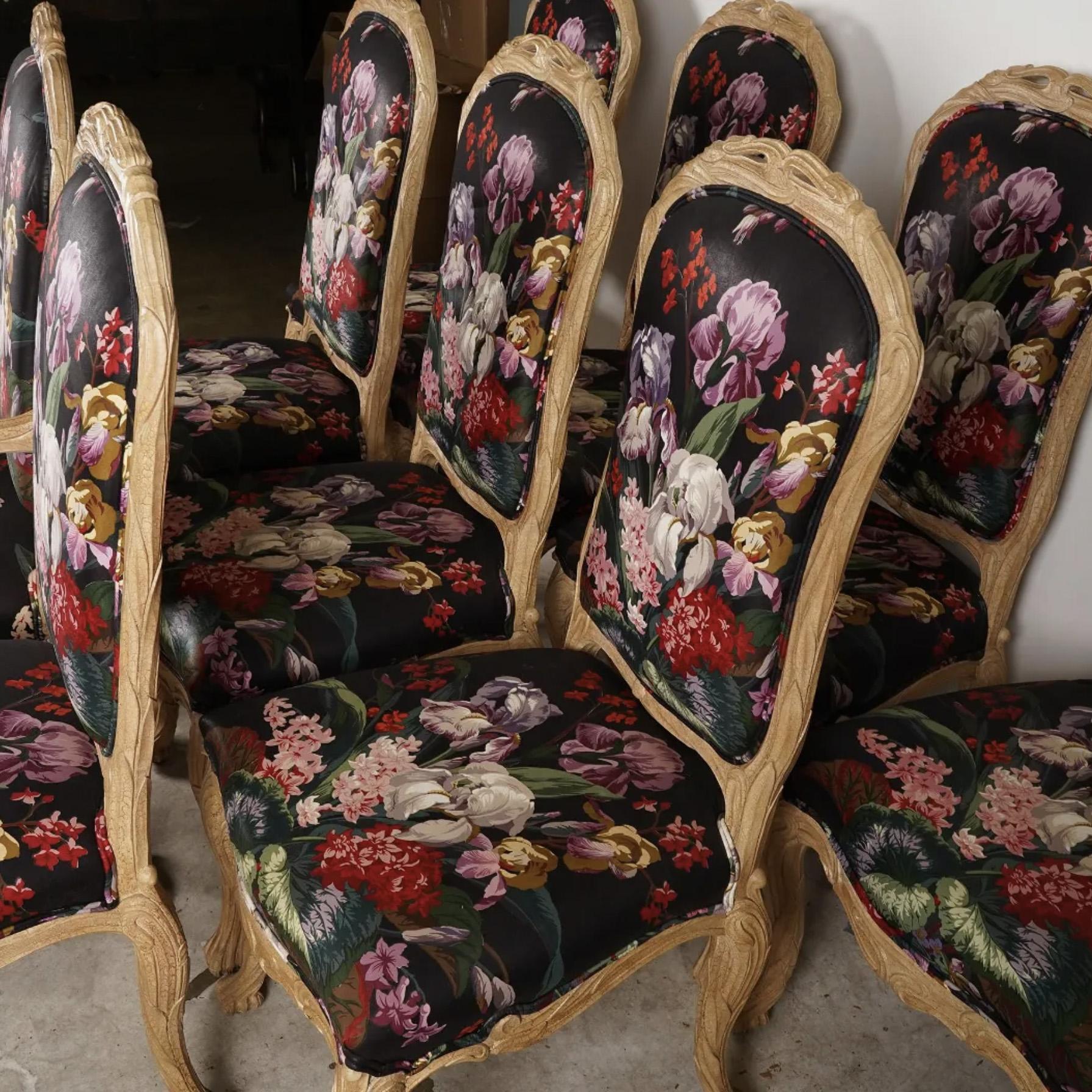 Set of Ten '10' Cavrved Dining Chair In Good Condition For Sale In Sarasota, FL