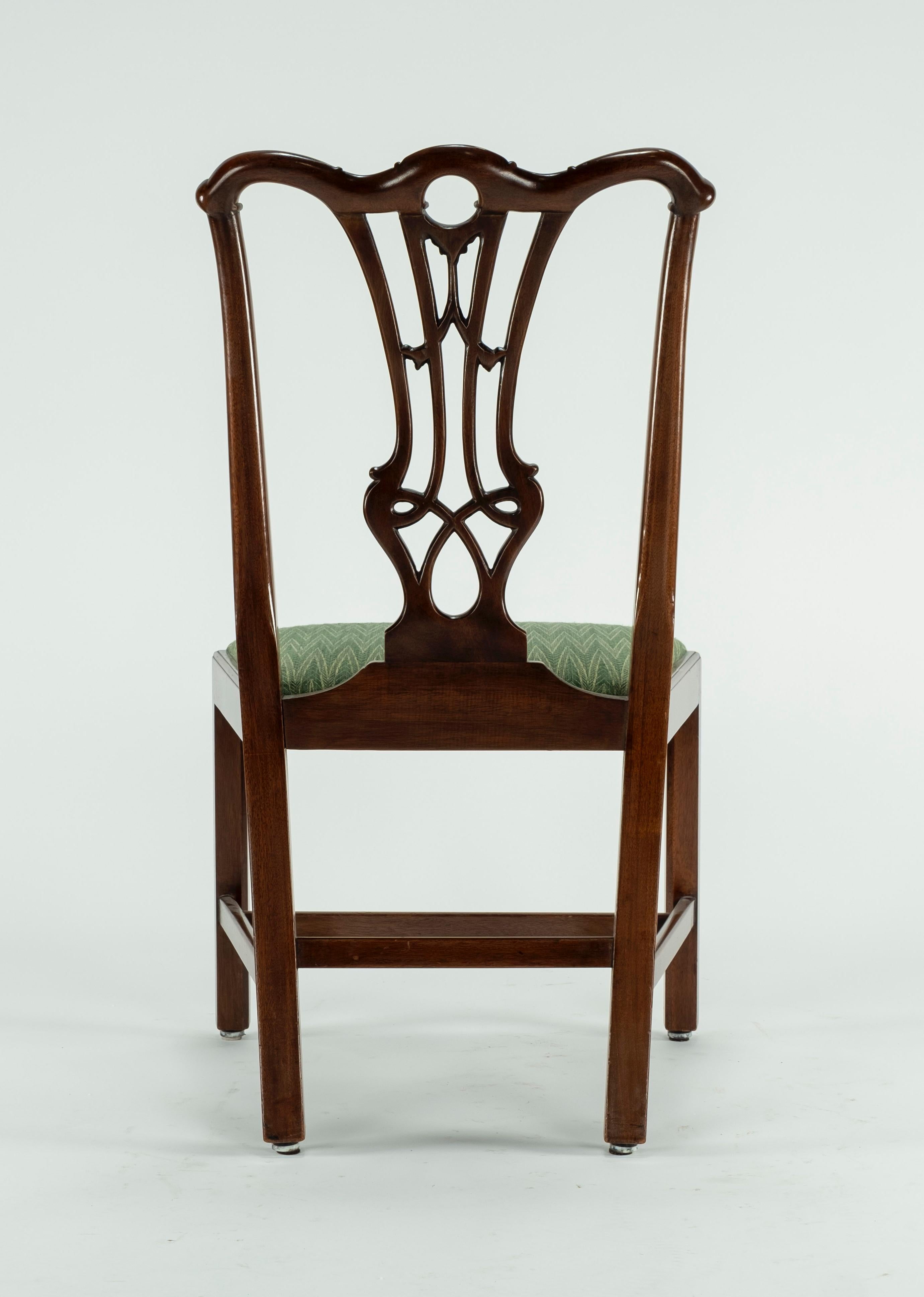 Ensemble de dix chaises de salle à manger en acajou du XVIIIe siècle en vente 6