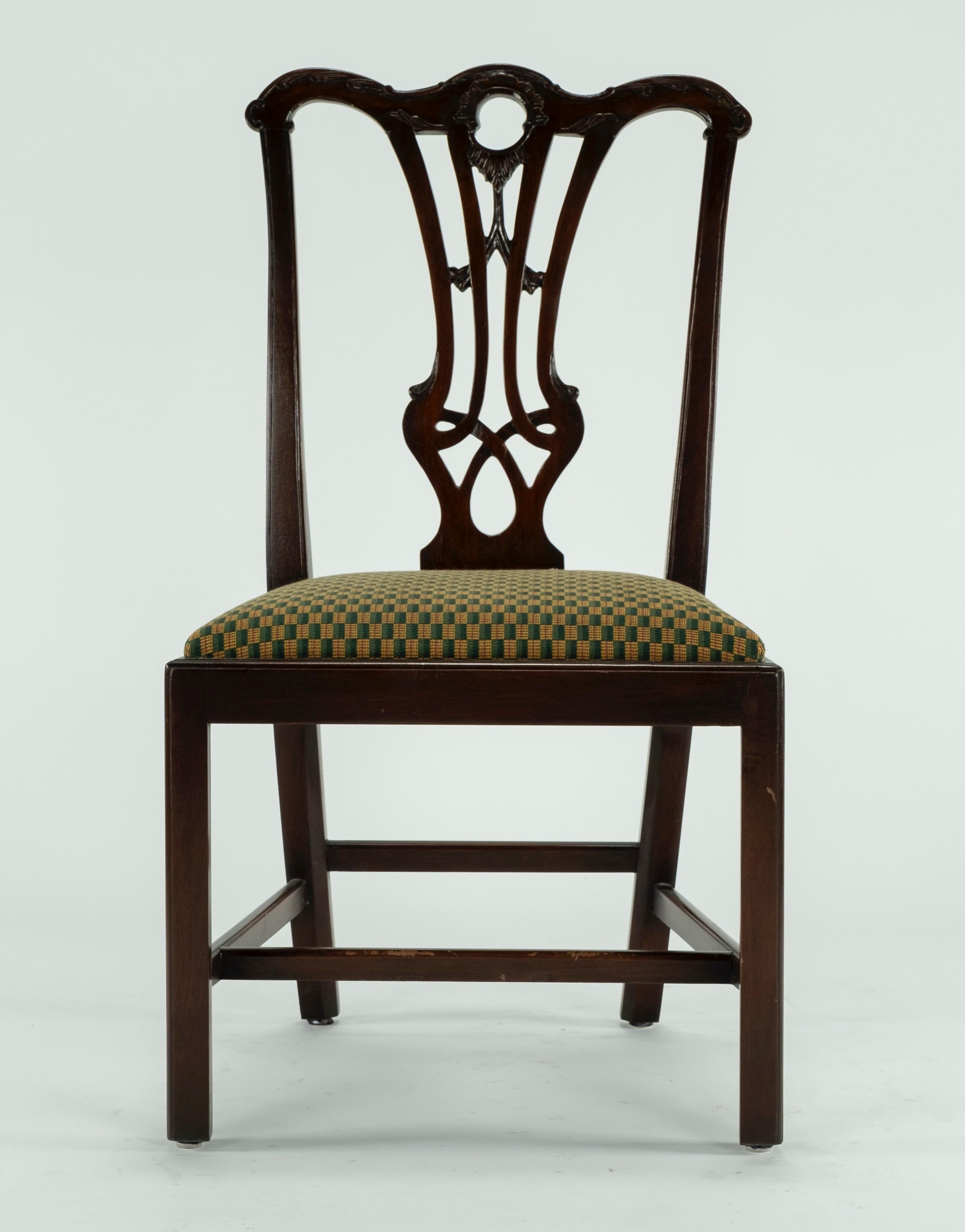 Ensemble de dix chaises de salle à manger en acajou du XVIIIe siècle en vente 10