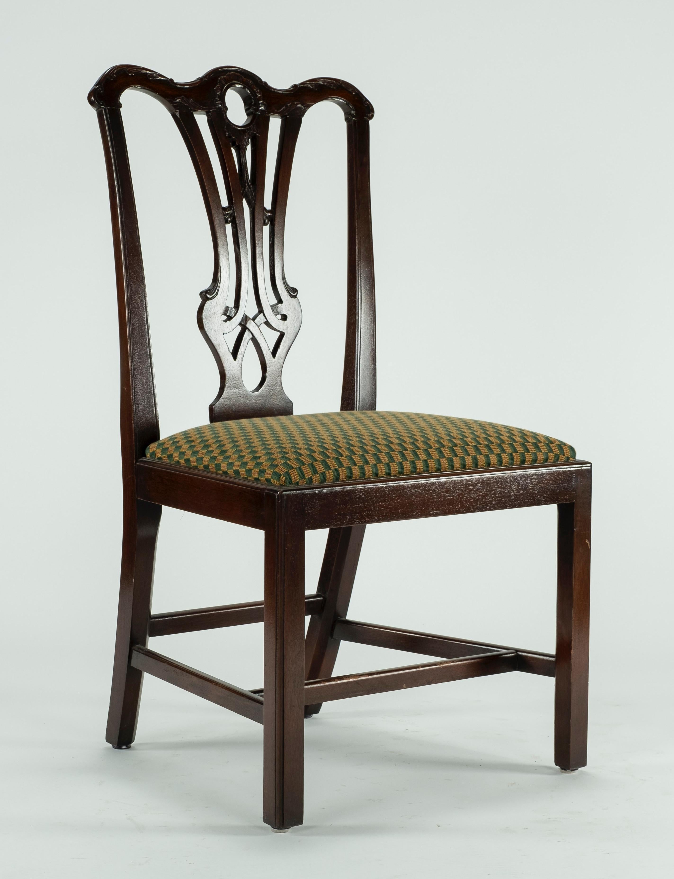 Ensemble de dix chaises de salle à manger en acajou du XVIIIe siècle en vente 11