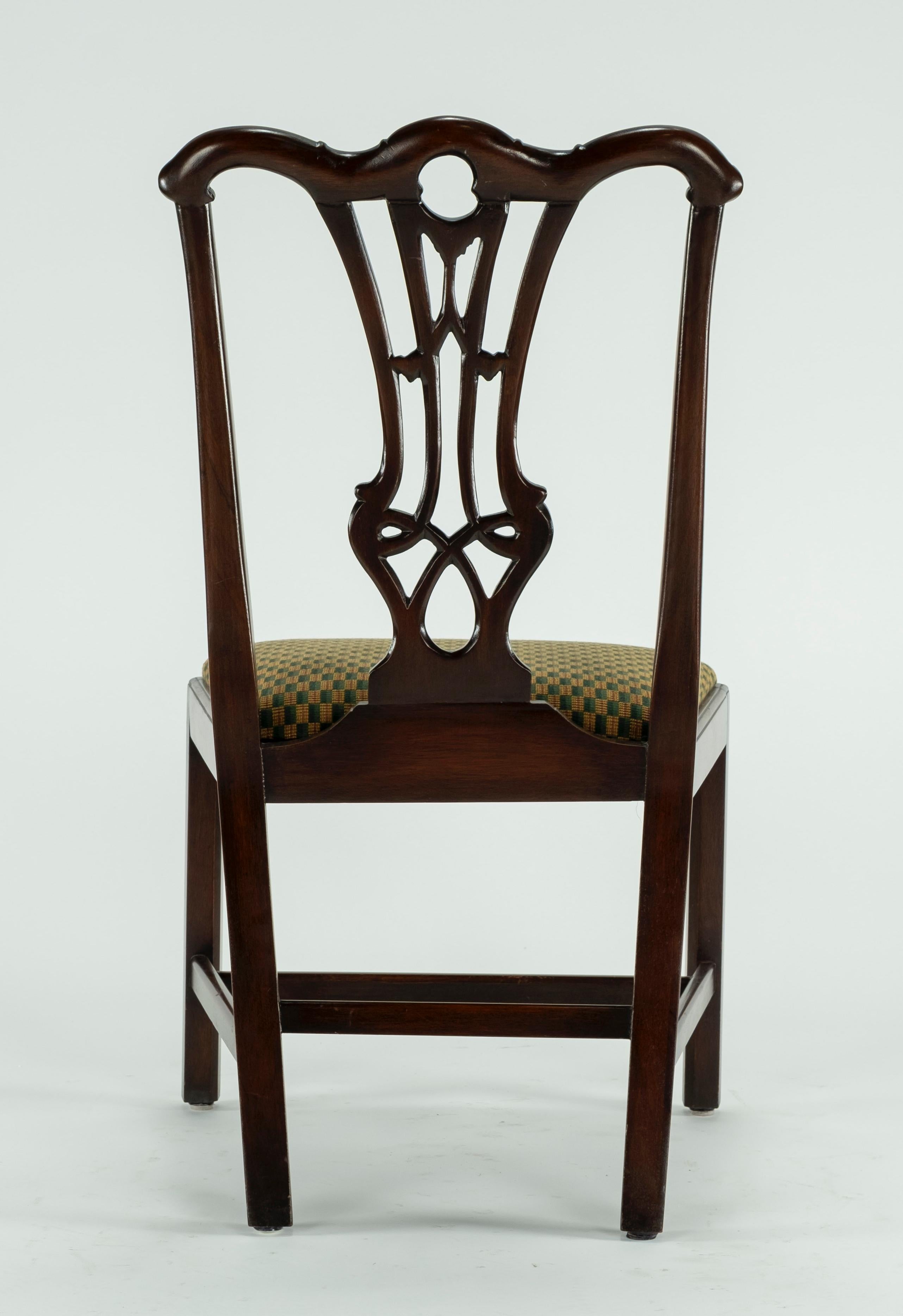 Ensemble de dix chaises de salle à manger en acajou du XVIIIe siècle en vente 13