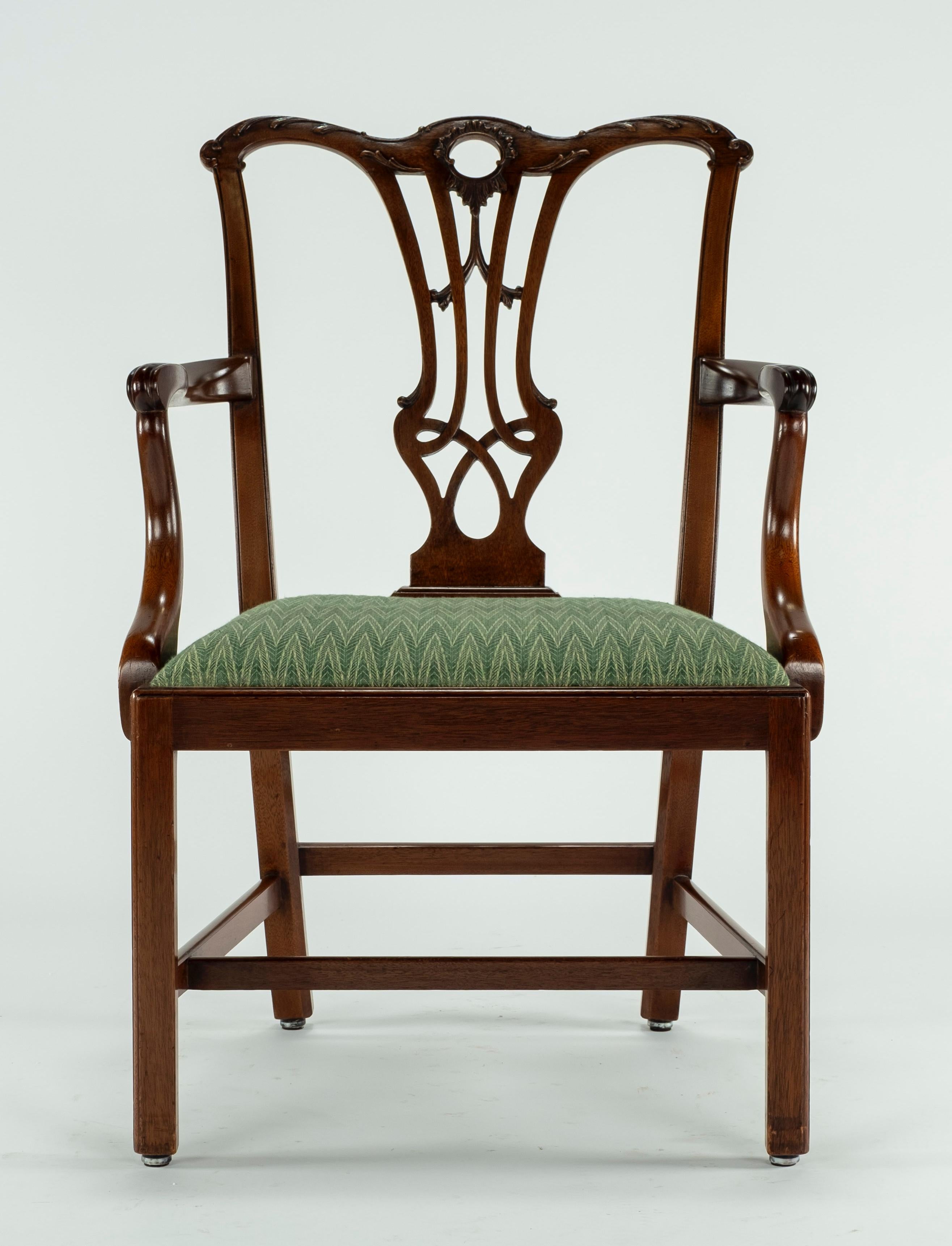 Chippendale Ensemble de dix chaises de salle à manger en acajou du XVIIIe siècle en vente