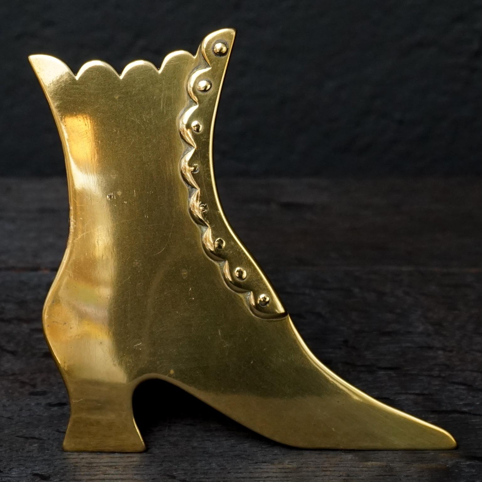Set of Ten 19th Century English Victorian Brass Chimney Good Luck Shoes or Boots In Good Condition For Sale In Haarlem, NL