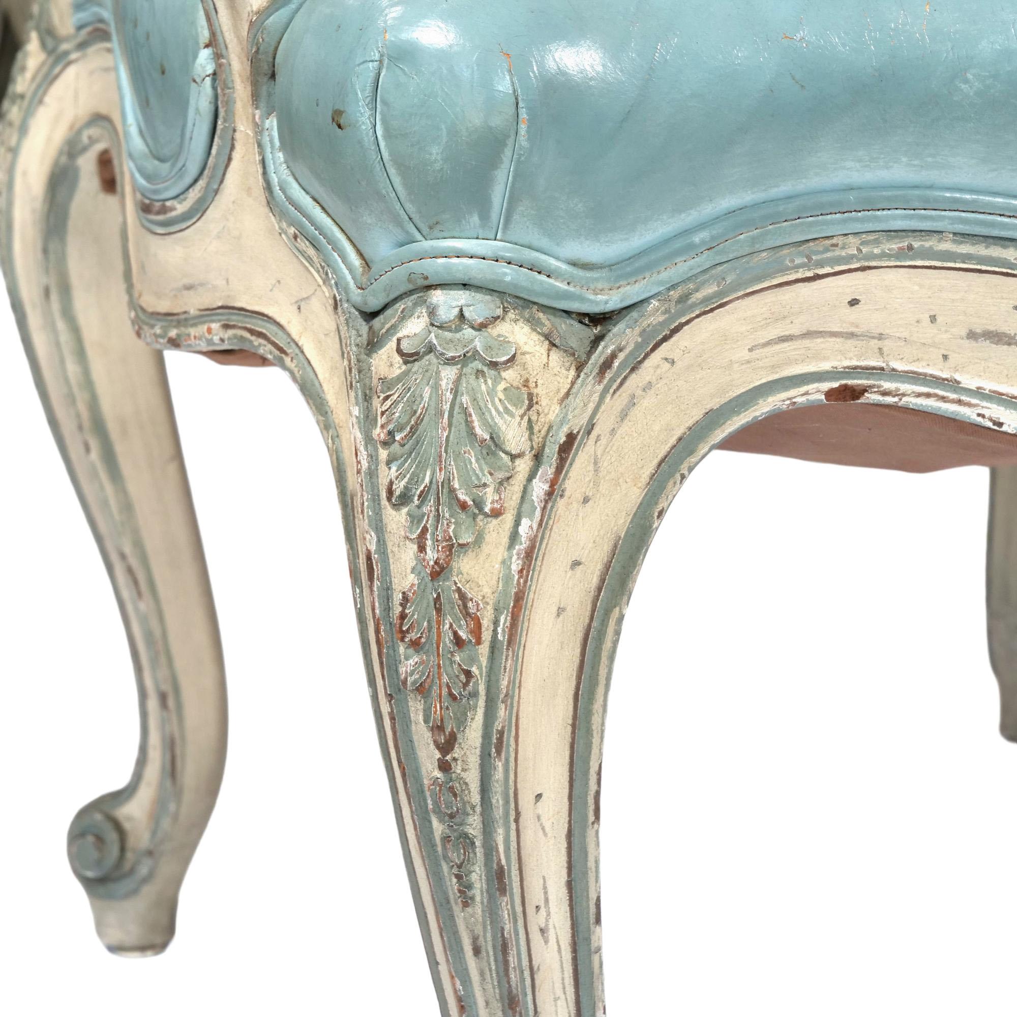 Conjunto de diez sillas francesas estilo Luis XV del siglo XIX en venta 1