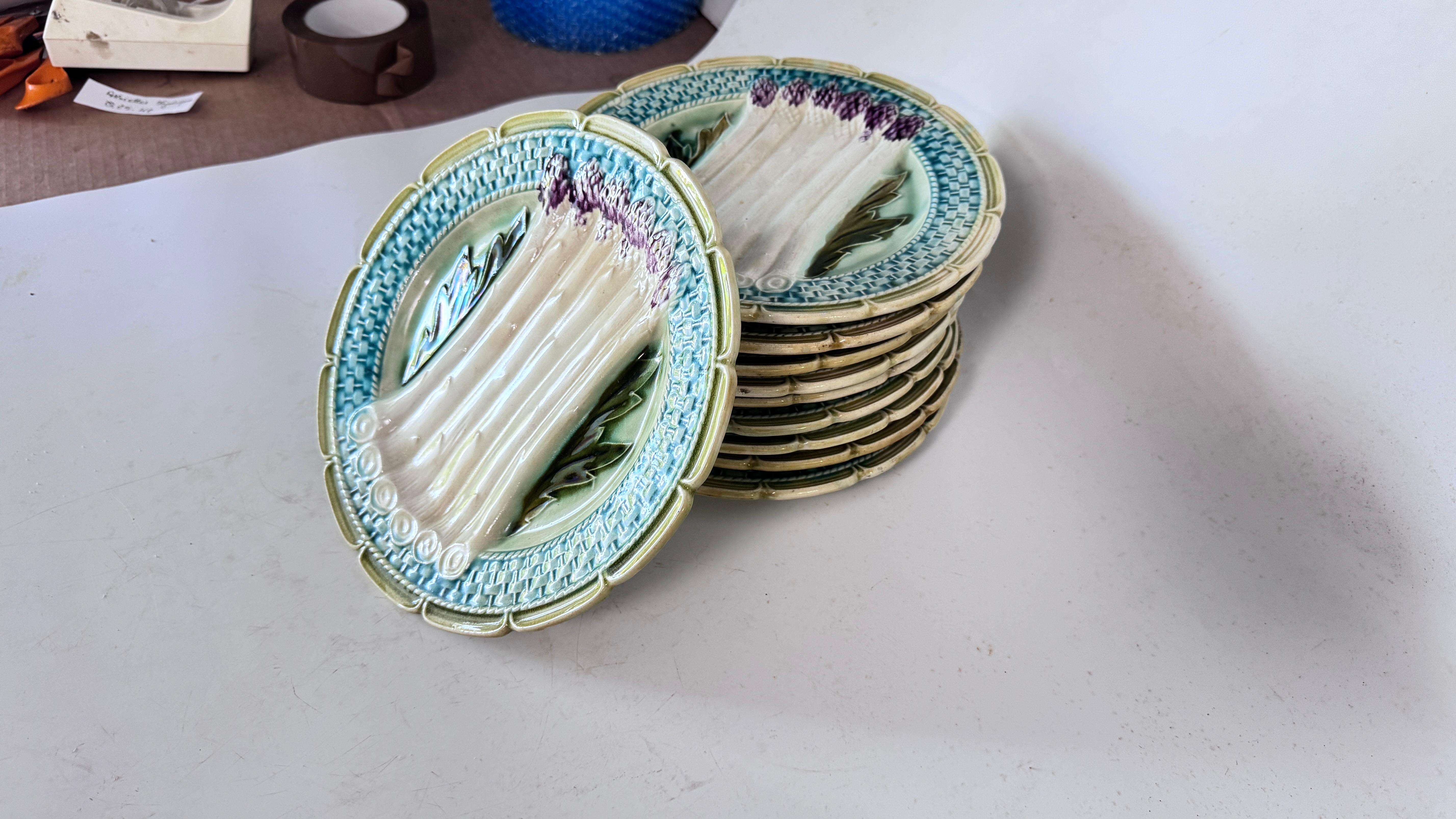 Set of ten, 19th Century Majolica Asparagus Plates Orchies, signed en venta 3