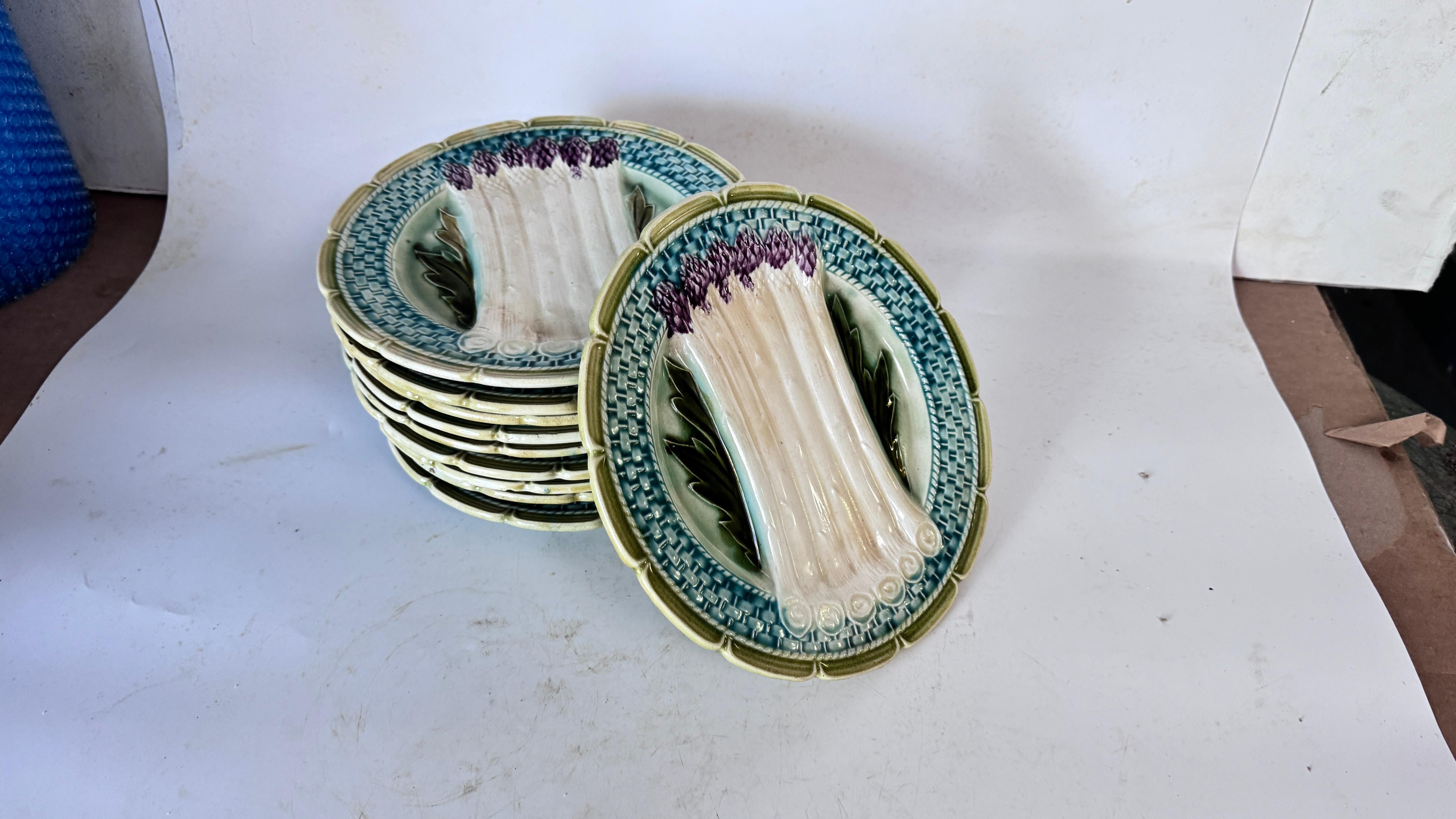 Set of ten, 19th Century Majolica Asparagus Plates Orchies, signed en venta 4