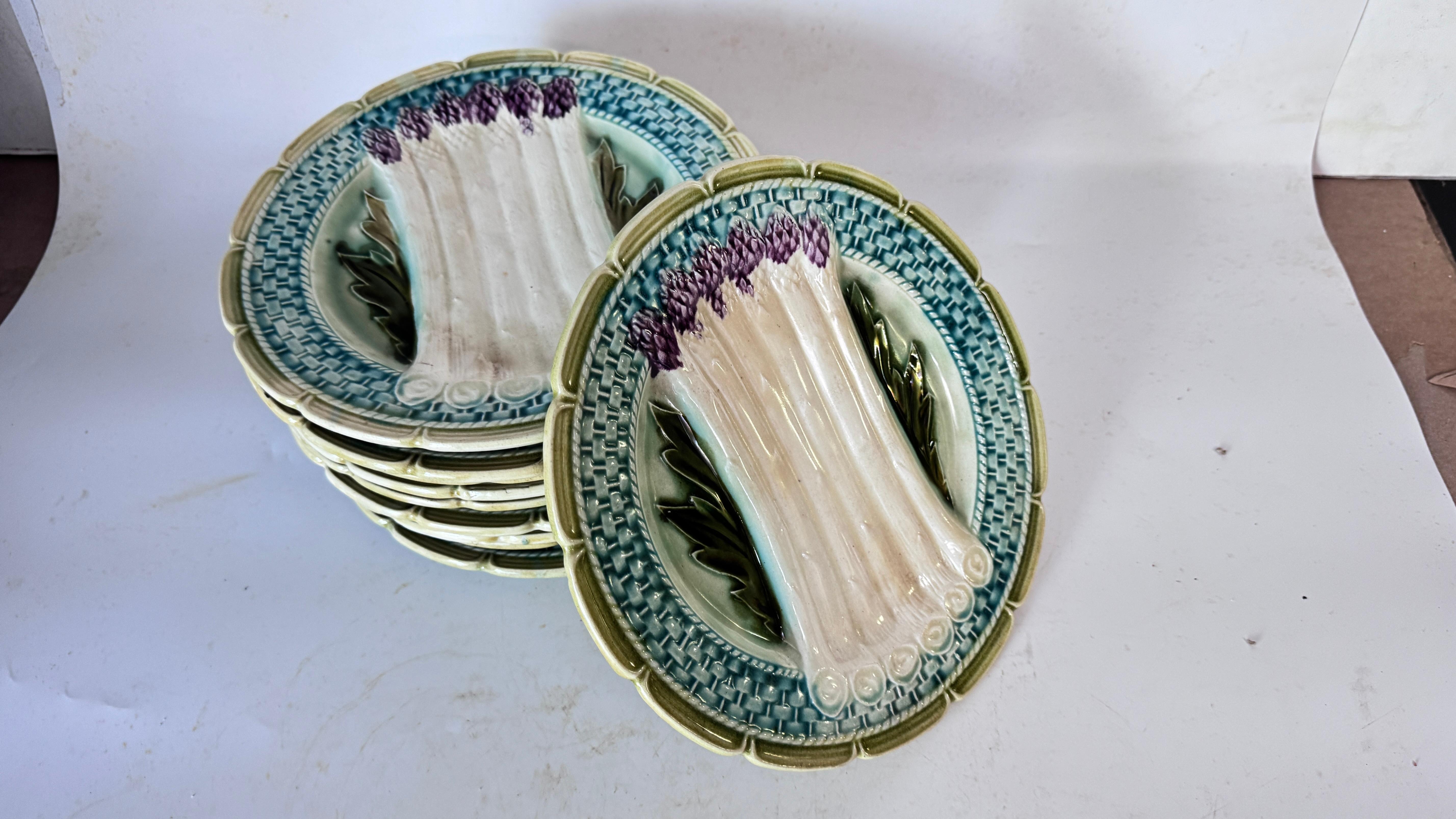 Set of ten, 19th Century Majolica Asparagus Plates Orchies, signed en venta 5