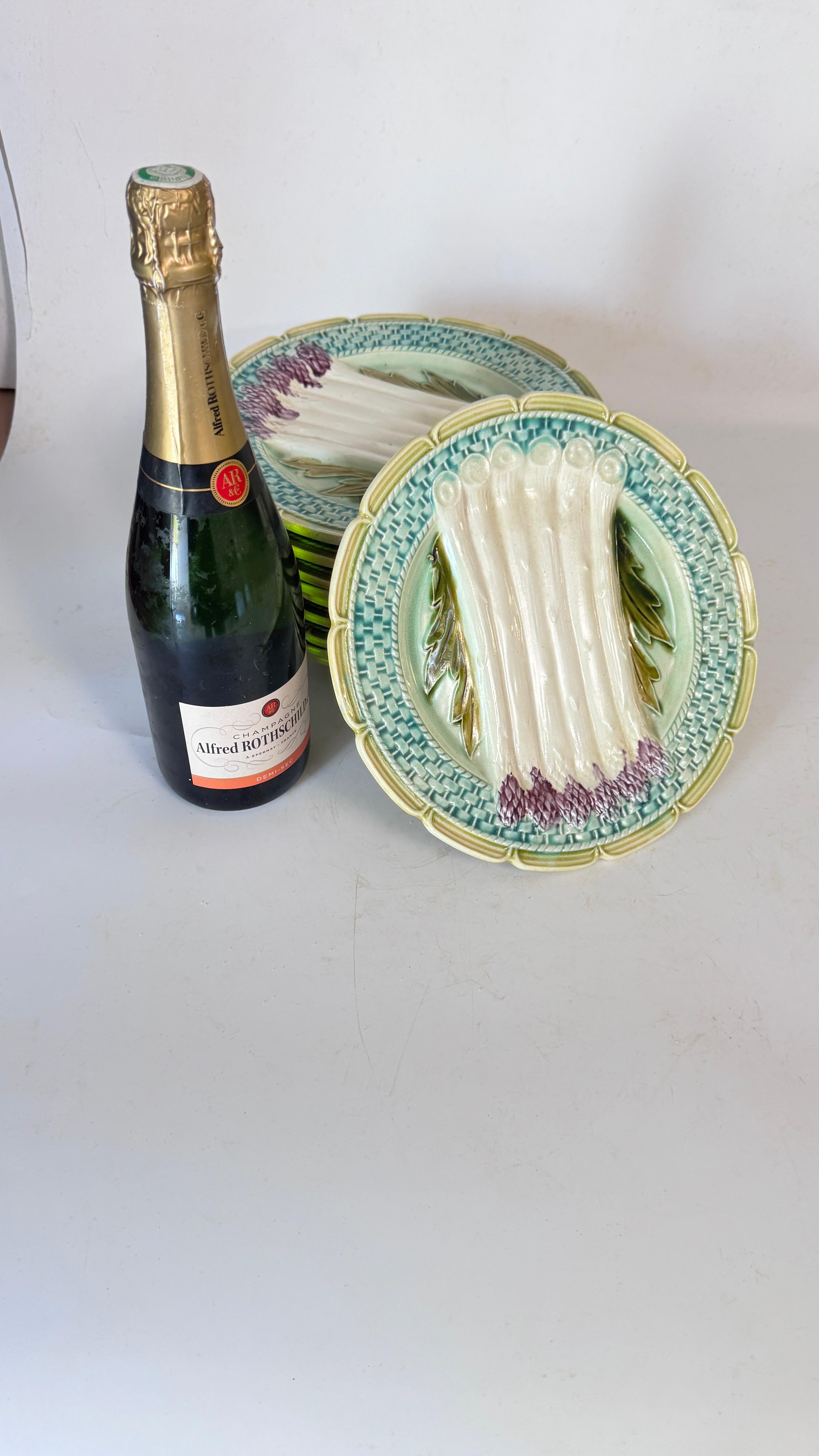 Set of 10 19th Century Majolica Asparagus Plates – White, Green, Blue & Purple – Signed

Description:
This is a rare and exceptional set of 10 majolica asparagus plates from the 19th century, a truly remarkable find given the difficulty of