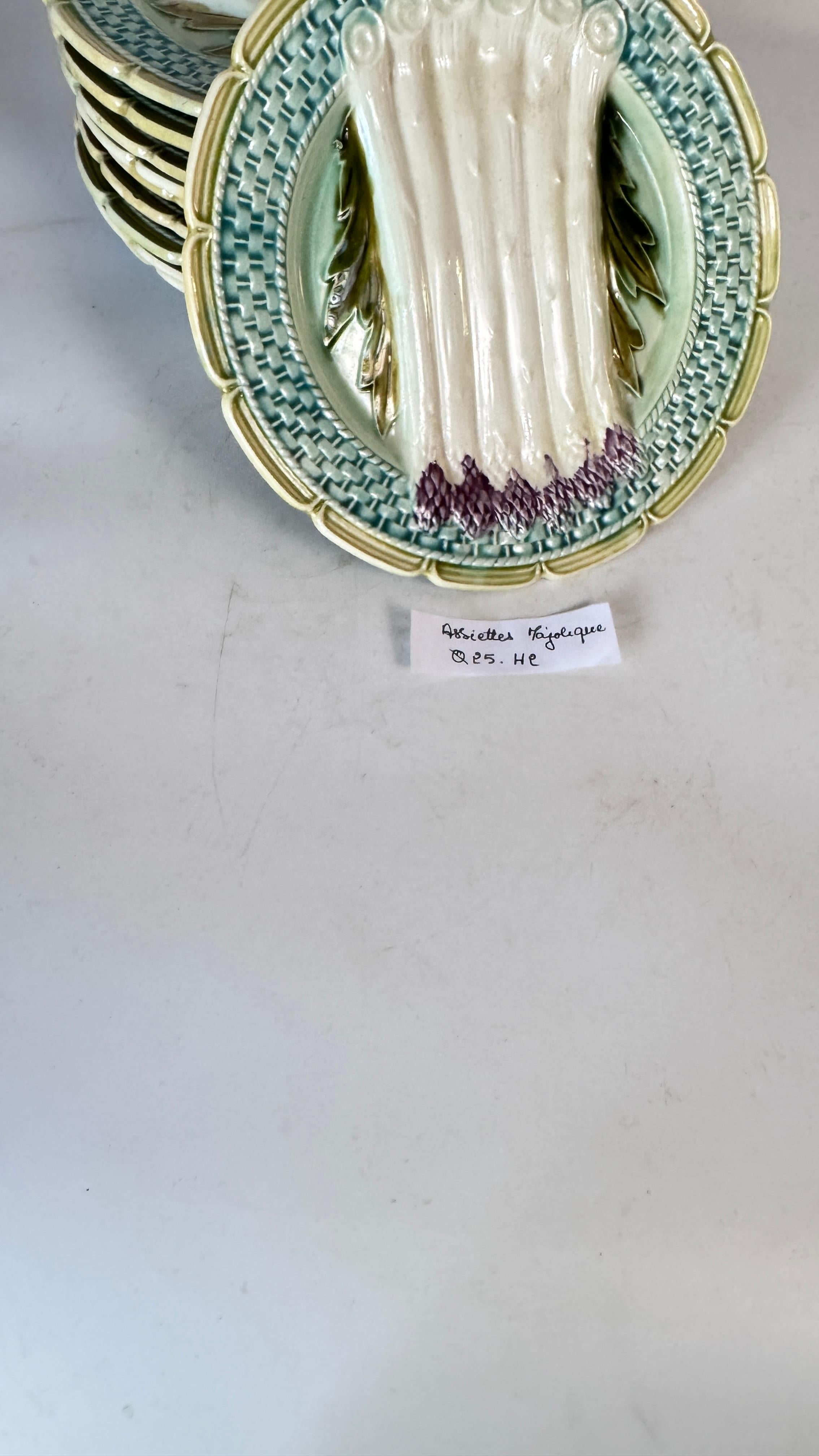 Set of ten, 19th Century Majolica Asparagus Plates Orchies, signed Art Nouveau en venta