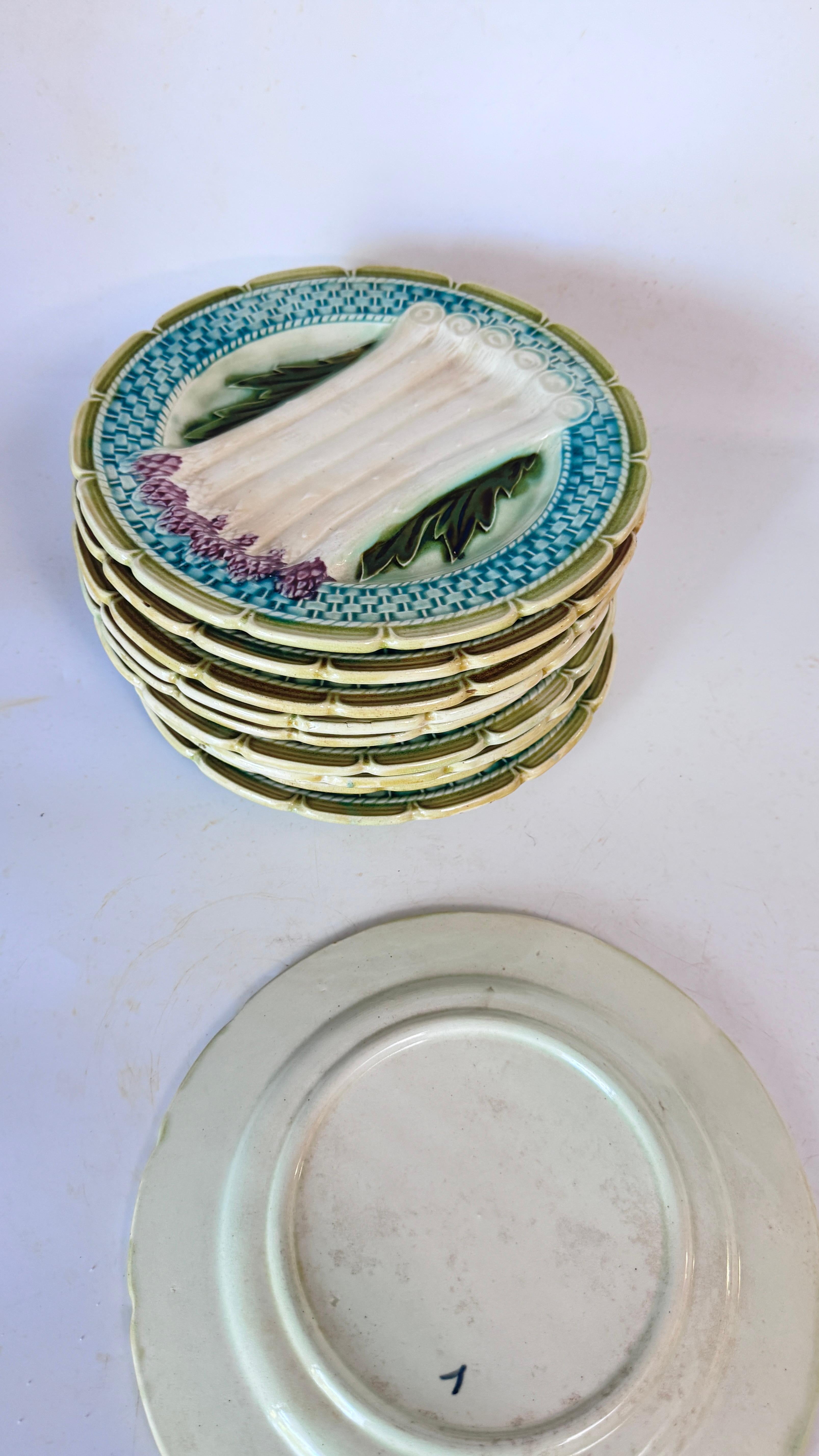 Set of ten, 19th Century Majolica Asparagus Plates Orchies, signed Pintado a mano en venta