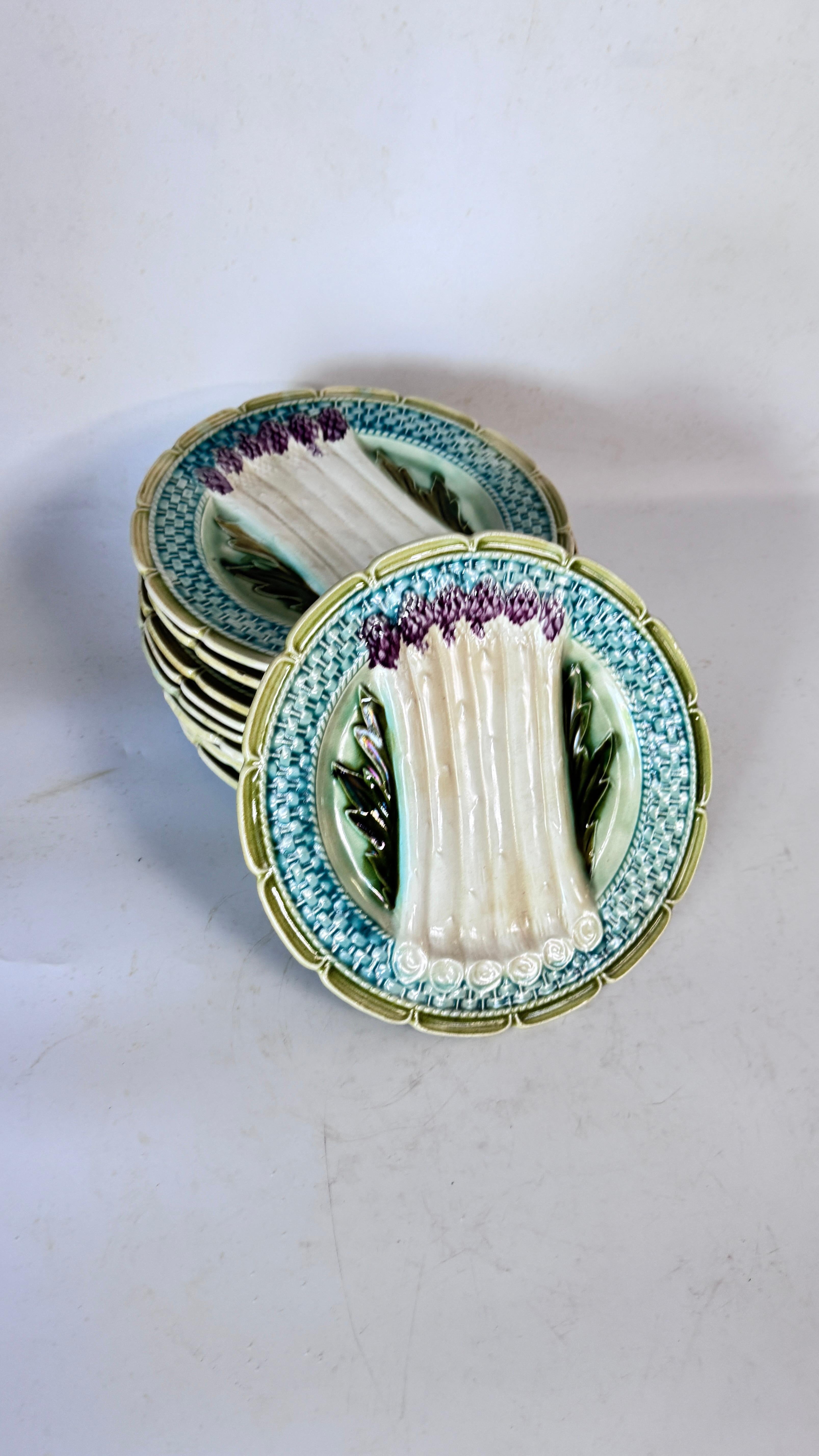 Set of ten, 19th Century Majolica Asparagus Plates Orchies, signed siglo XIX en venta