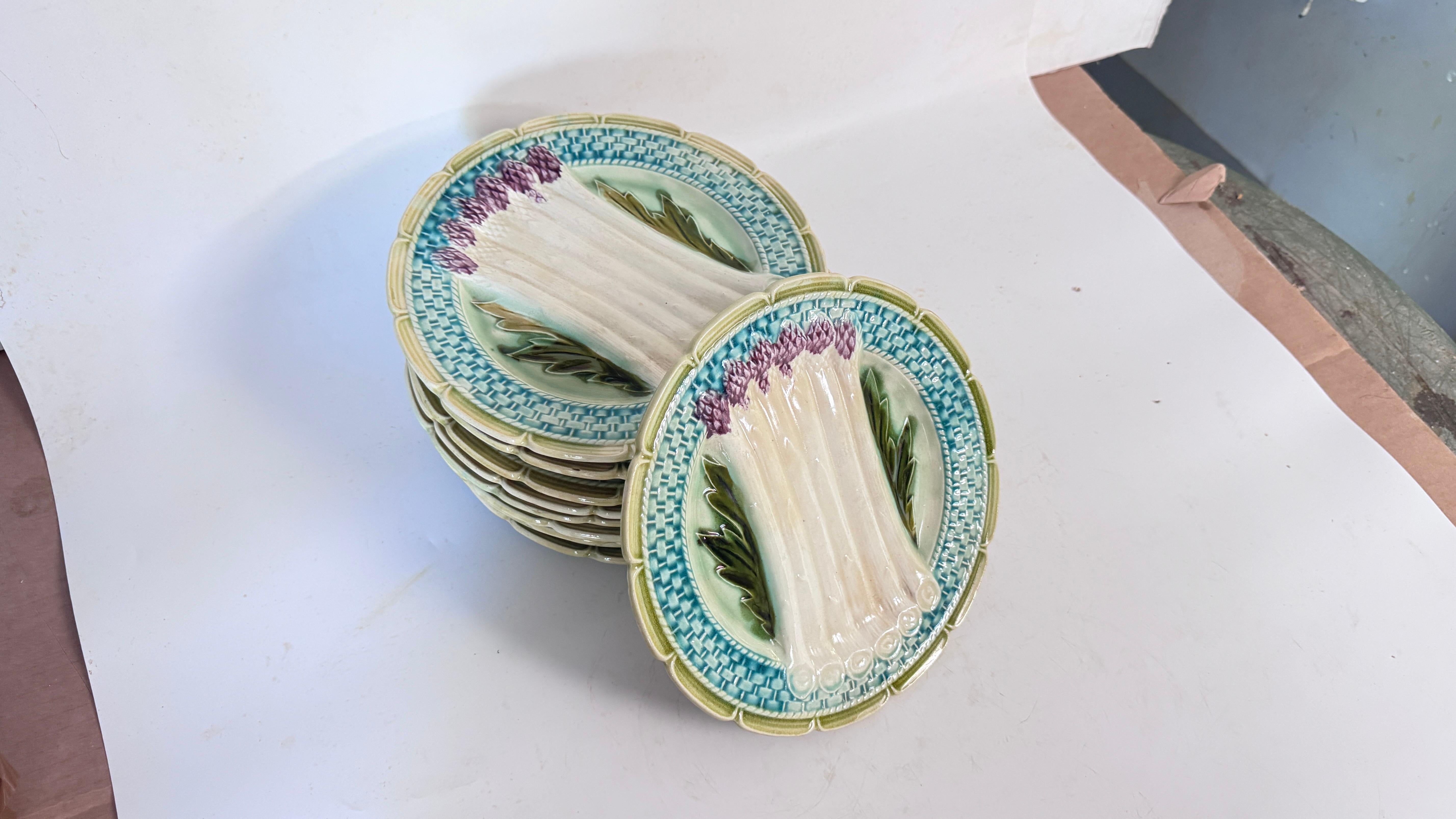 Set of ten, 19th Century Majolica Asparagus Plates Orchies, signed en venta 1