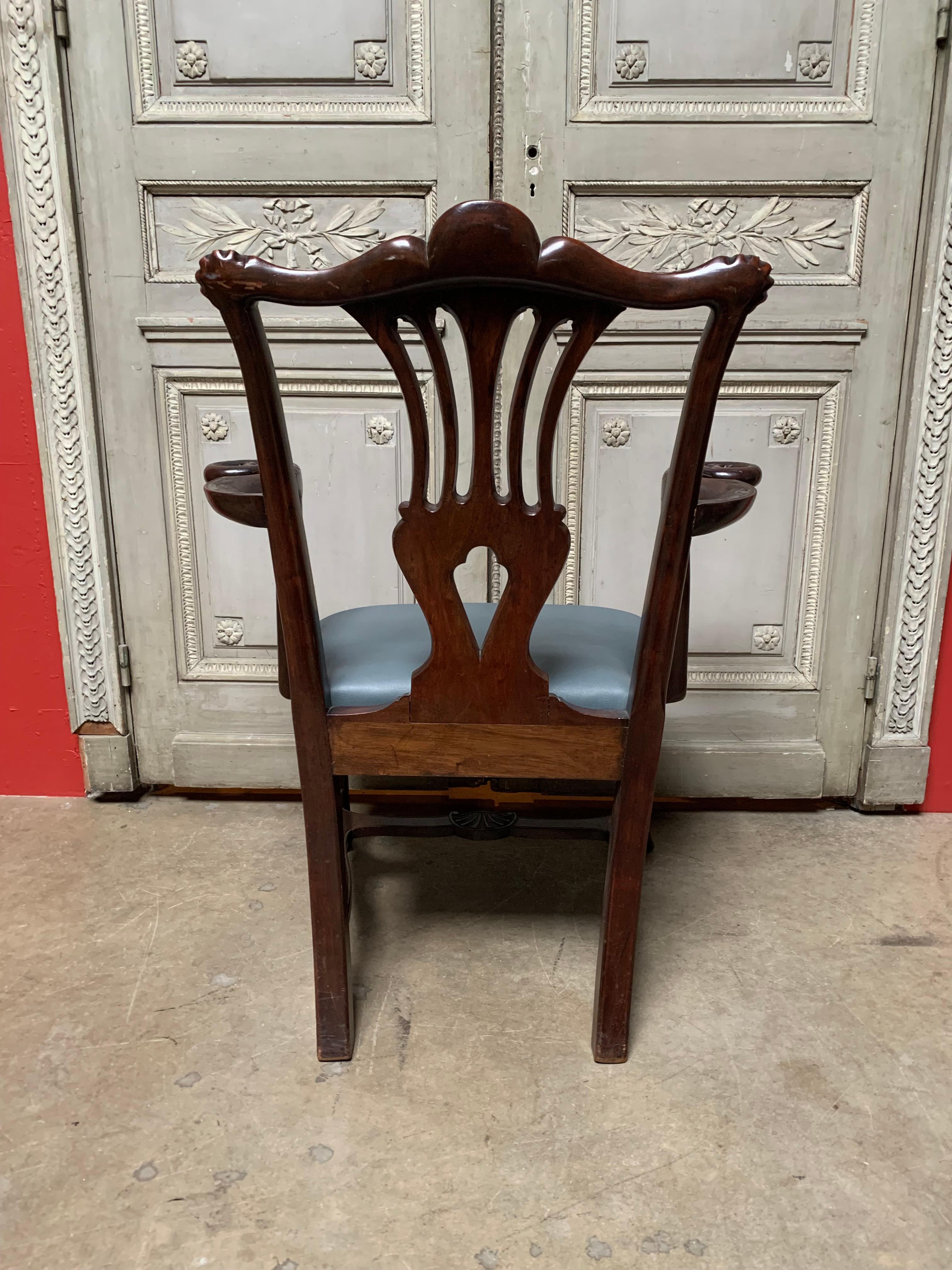 Set of Ten Antique American Carved Mahogany Chippendale Style Dining Chairs 3