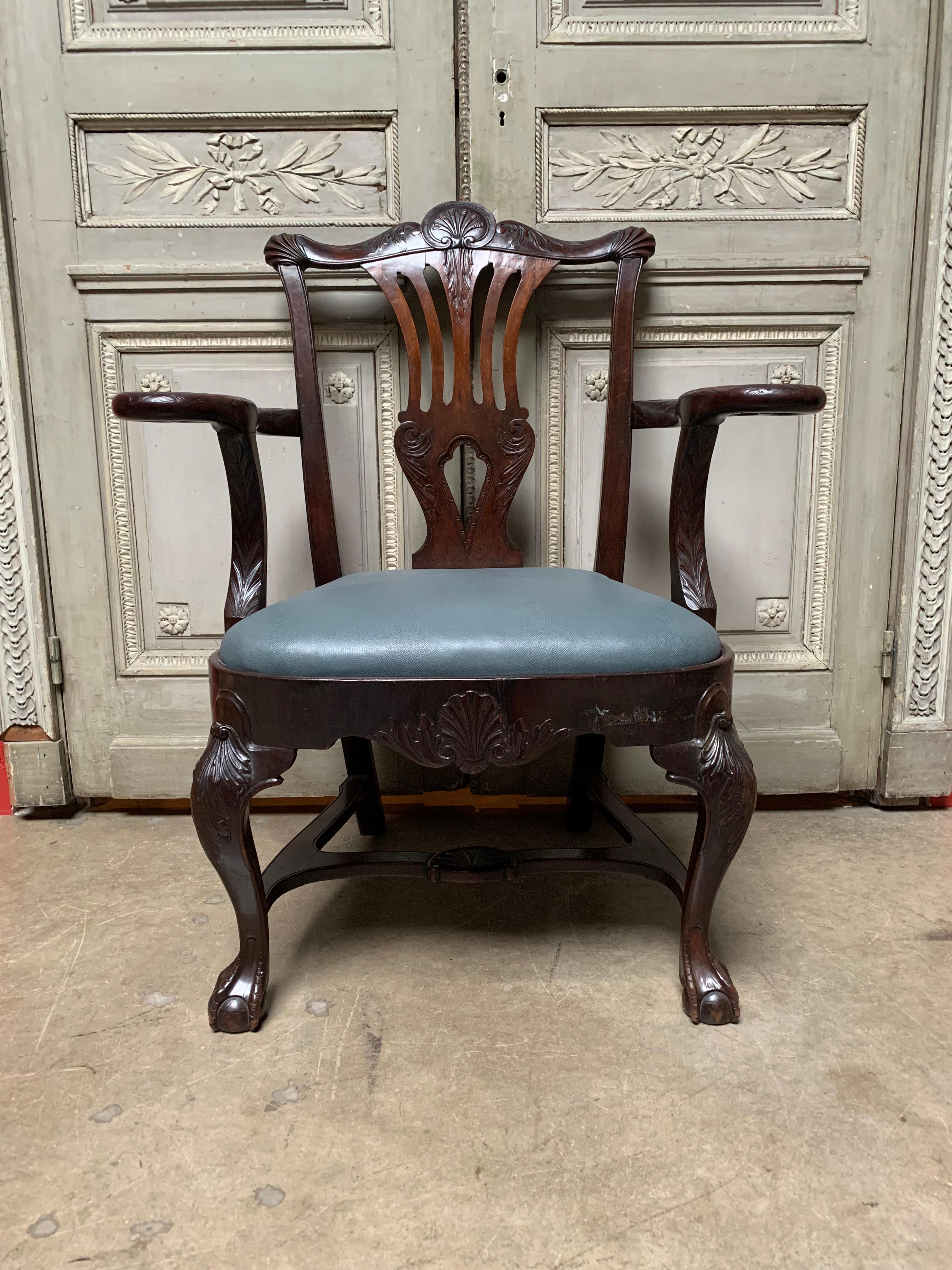 Early 20th Century Set of Ten Antique American Carved Mahogany Chippendale Style Dining Chairs