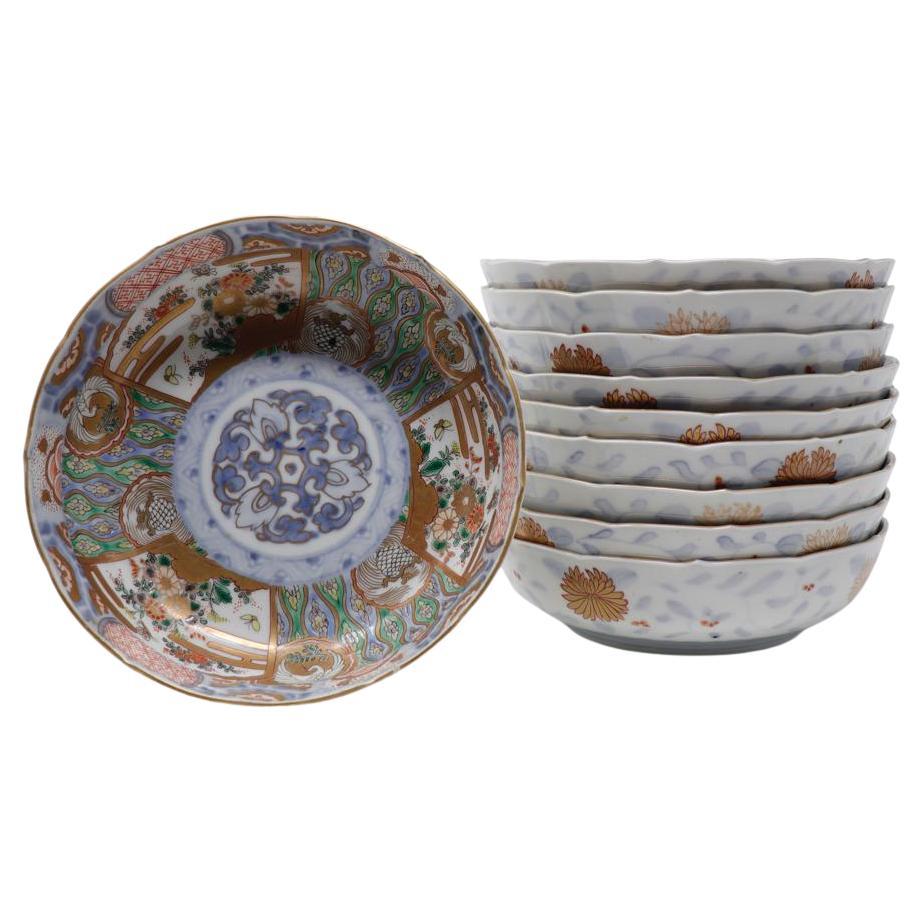 Ensemble de dix bols peu profonds anciens en porcelaine Imari Porcelain