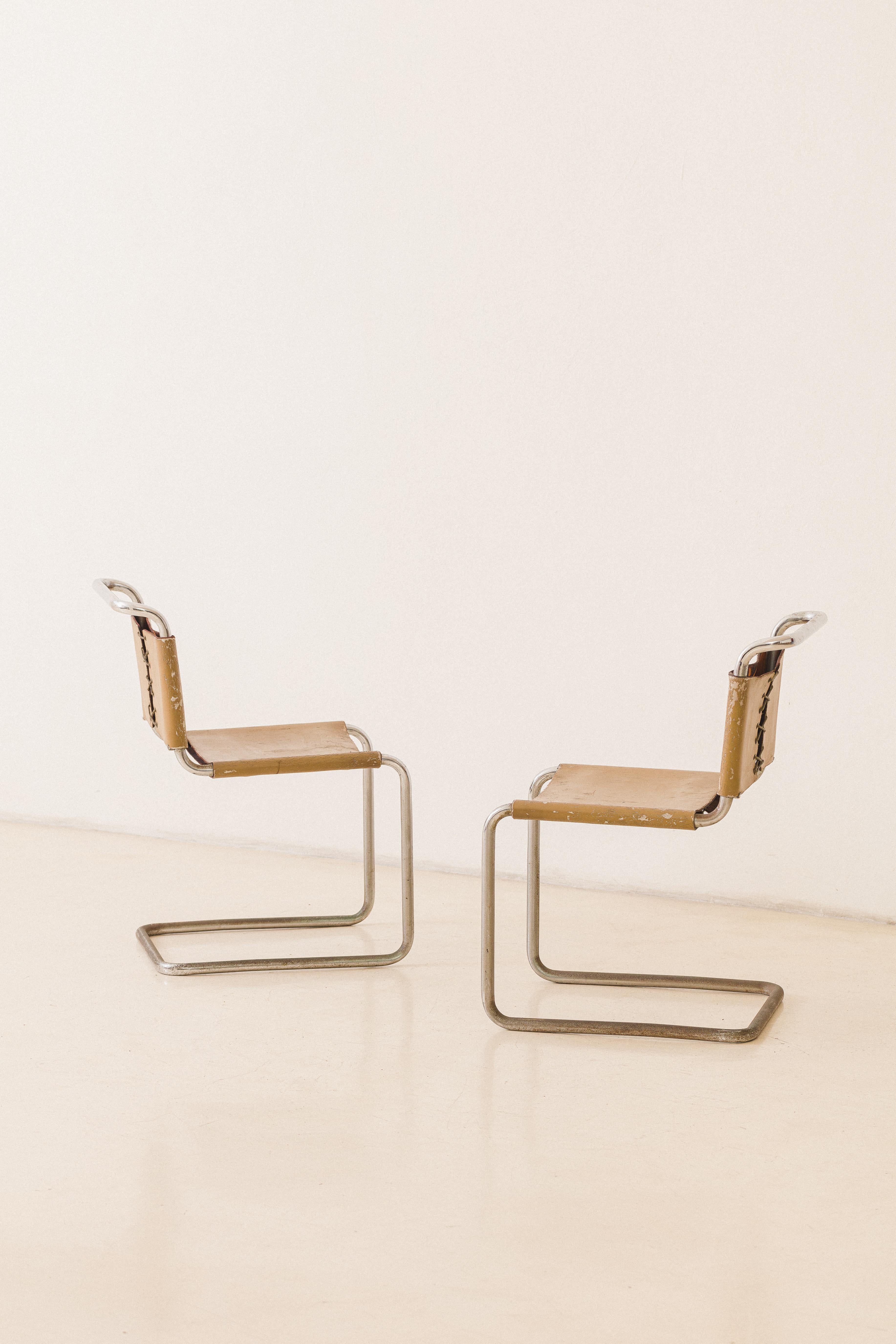 Conjunto de diez Sillas B33 diseño de Marcel Breuer, Hierro y Cuero, Brasil, 1980 Brasileño en venta