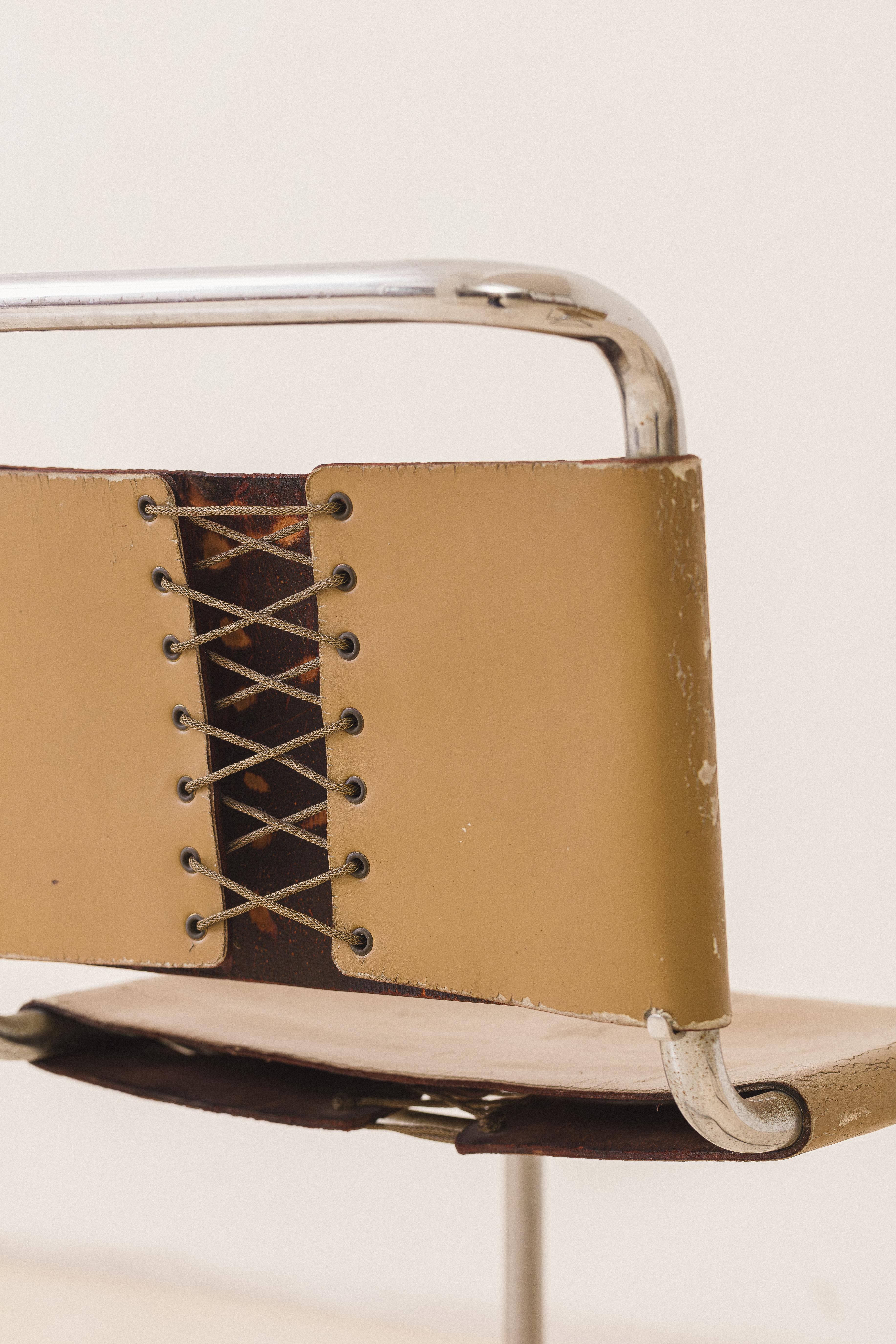 Conjunto de diez Sillas B33 diseño de Marcel Breuer, Hierro y Cuero, Brasil, 1980 finales del siglo XX en venta