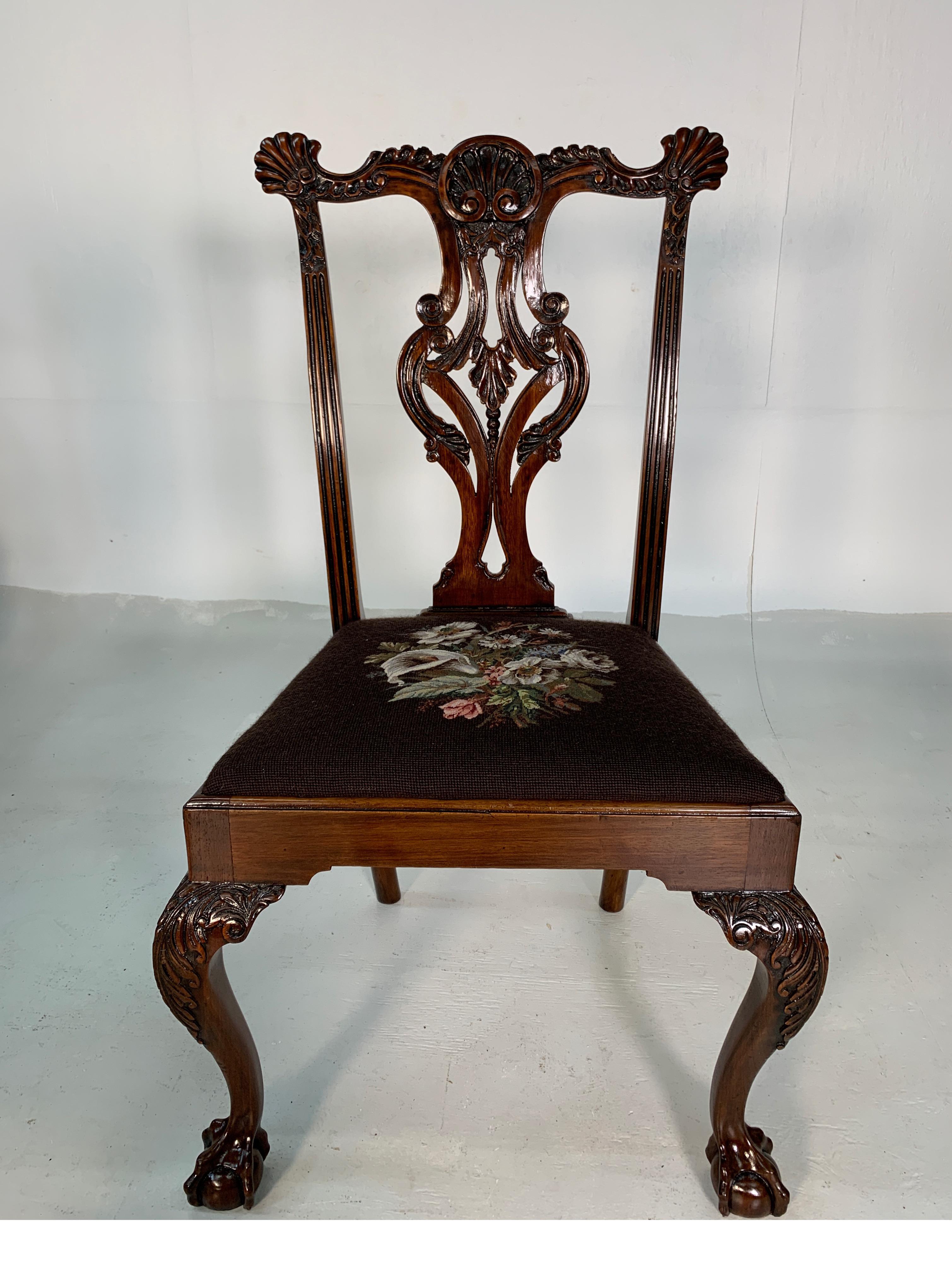 Satz von zehn wunderschön handgeschnitzten Stühlen aus Mahagoni im Chippendale-Stil, um 1870 im Angebot 4