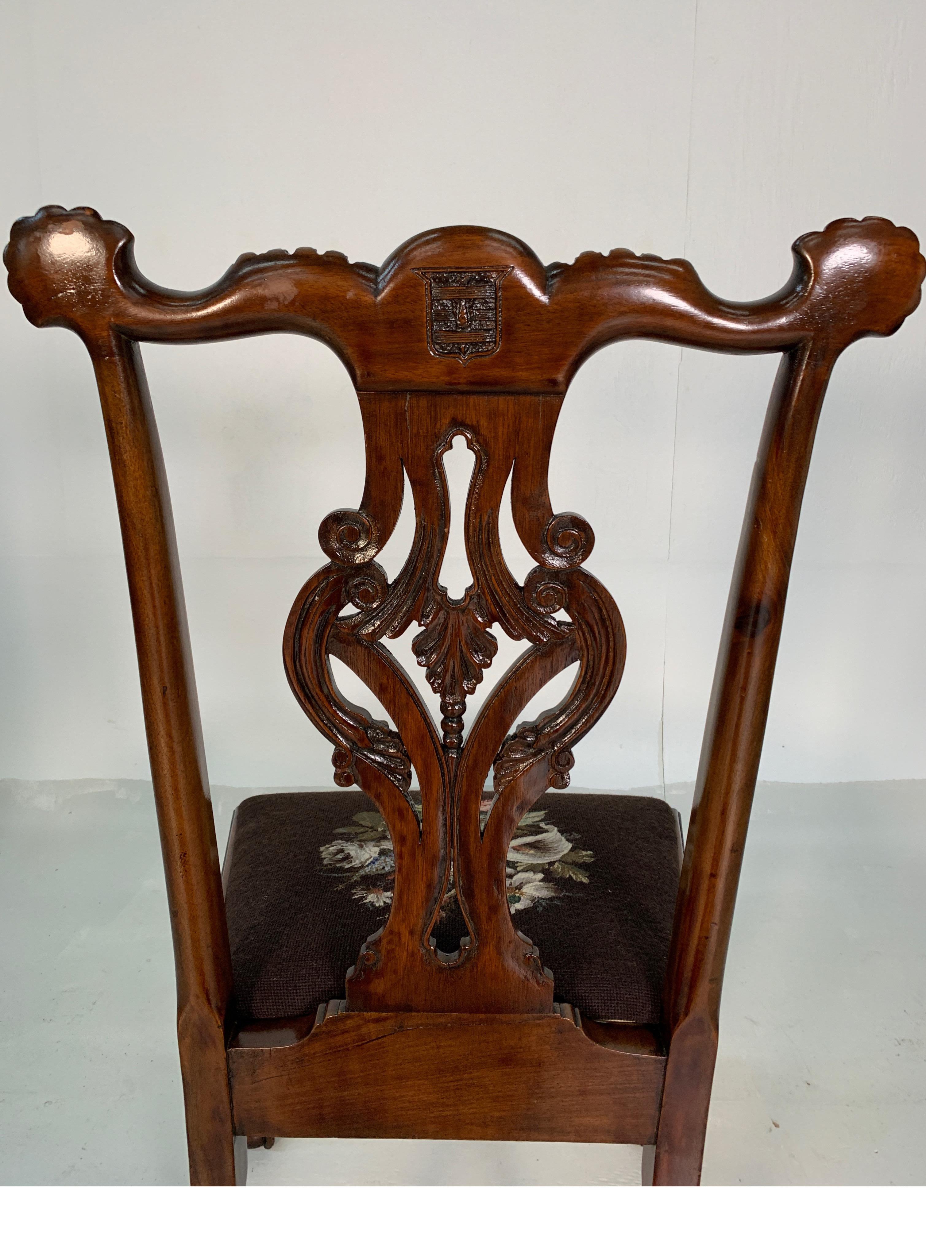 Satz von zehn wunderschön handgeschnitzten Stühlen aus Mahagoni im Chippendale-Stil, um 1870 im Angebot 7